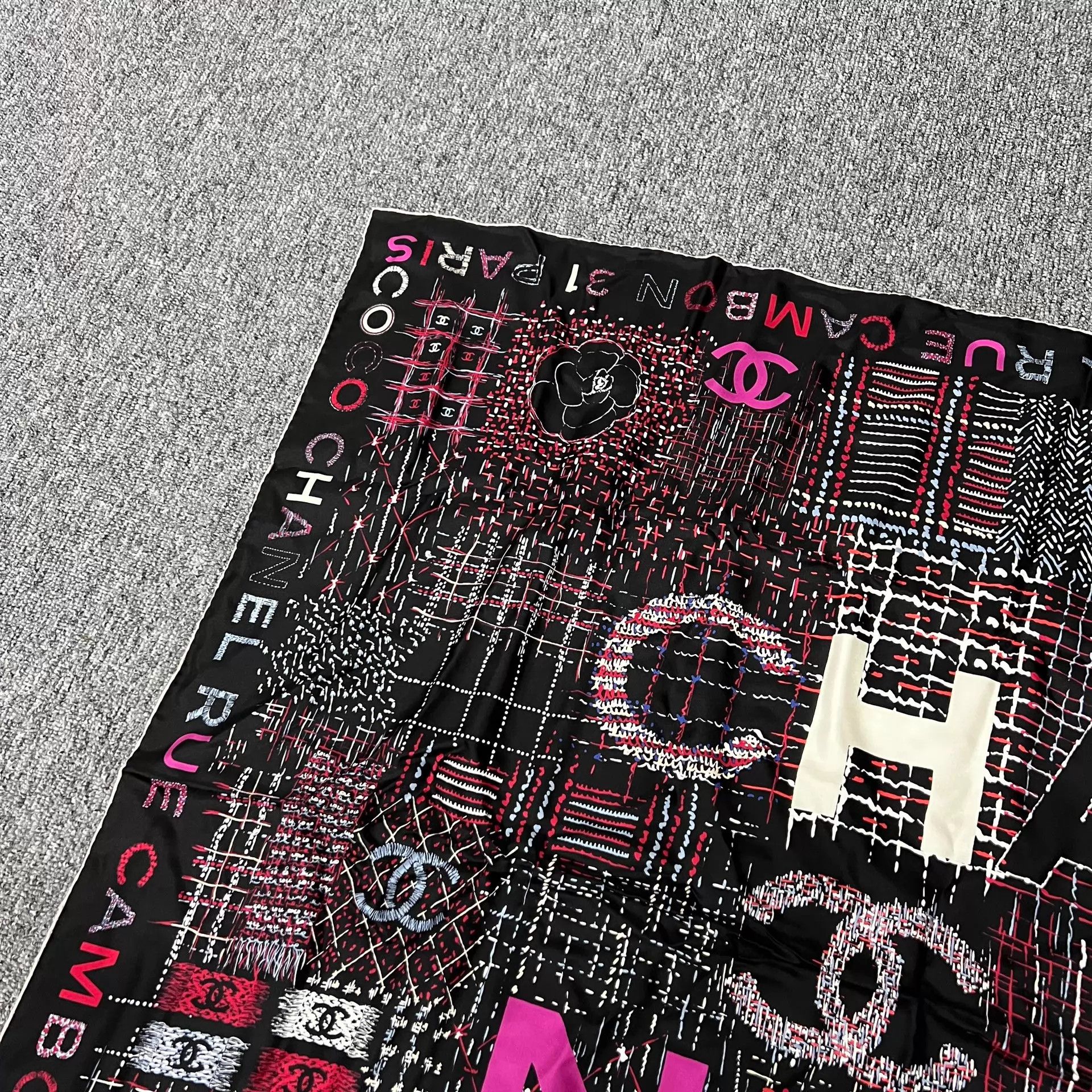 Chanel Chanel 31 Rue Cambon Colorful CC Scarf 90x90 99 New Size ONE SIZE - 3 Thumbnail
