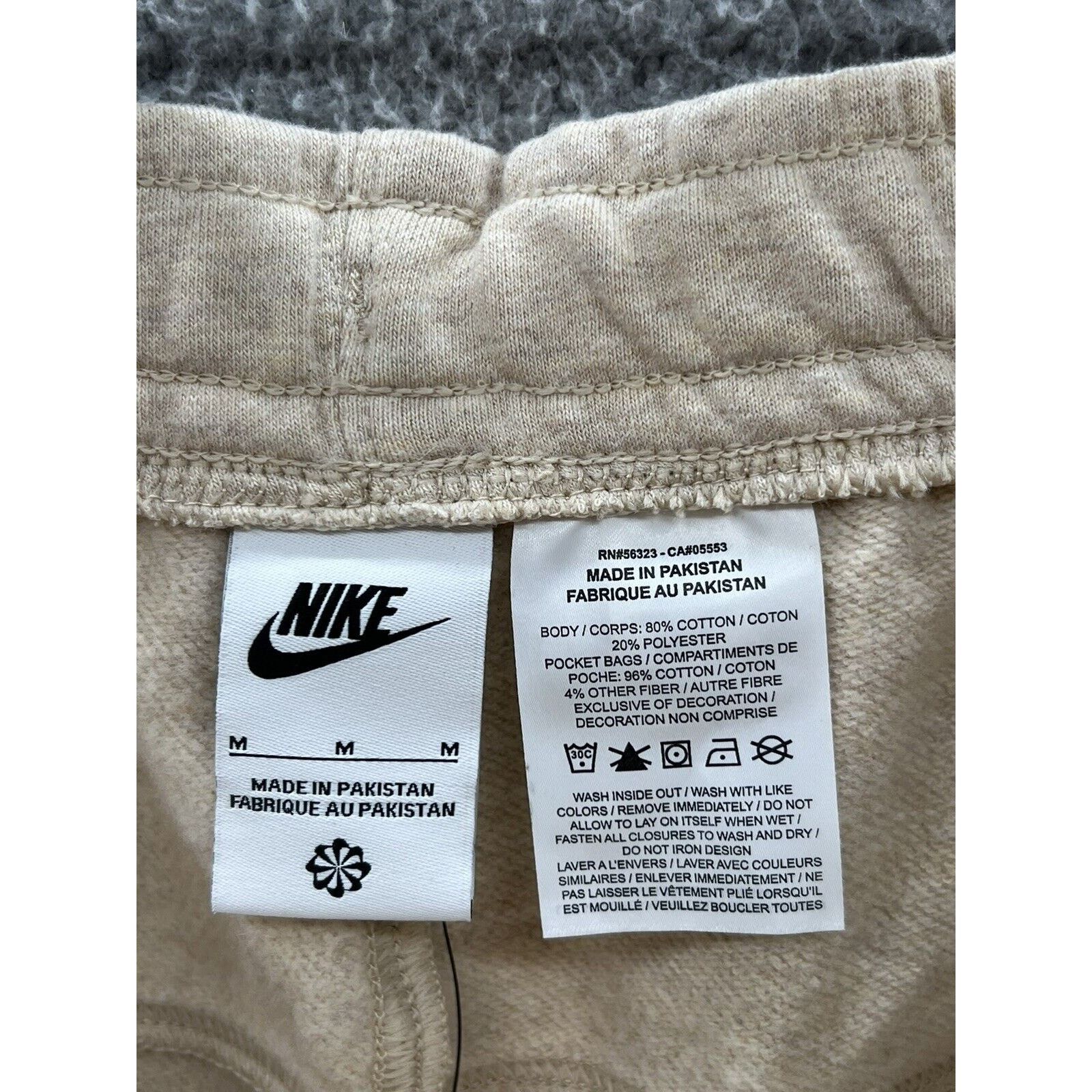 Nike Nike Oregon Ducks Oatmeal Fleece Shorts Sz Medium FJ9226-252 Size US 32 / EU 48 - 3 Thumbnail