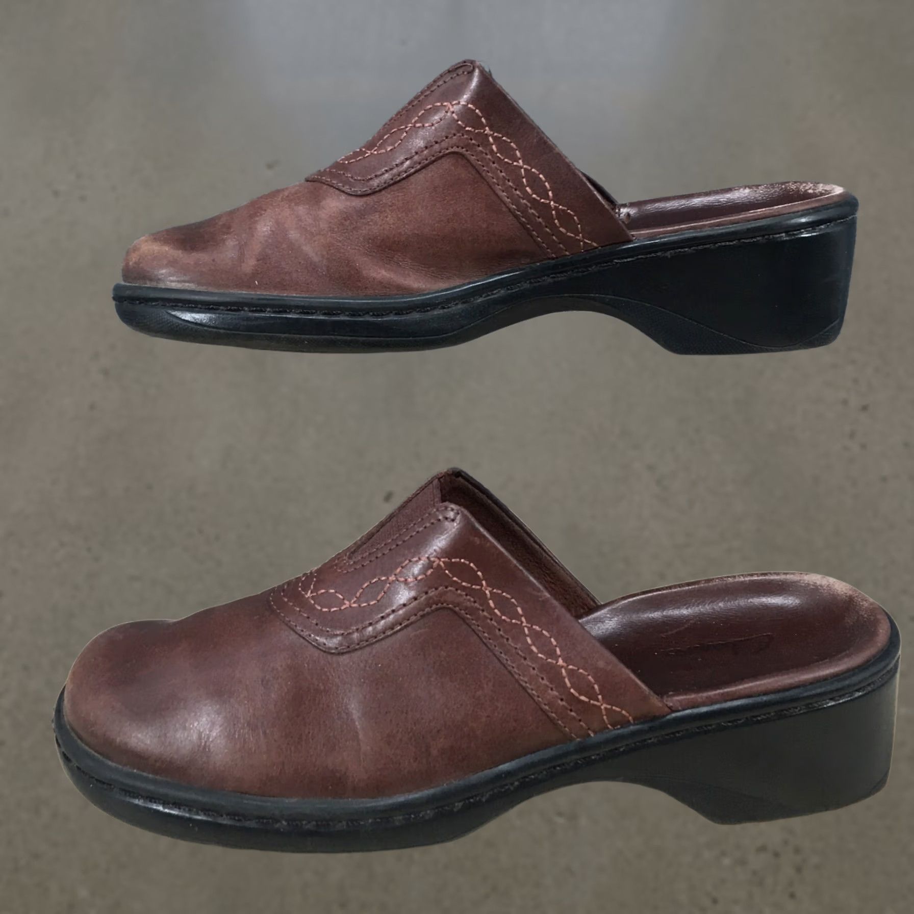 Clarks Clarks Sandals Womens Mules 6 Slip On Brown Leather Casual Comfort Flat Shoes Size US 6 / IT 36 - 1 Thumbnail
