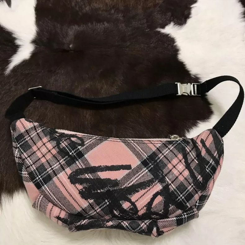 Vivienne Westwood Vivienne Westwood size os Pink checkered letter graffiti cr Size ONE SIZE - 2 Thumbnail