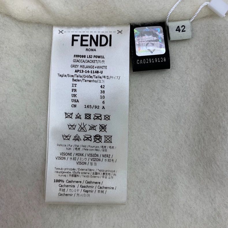 Fendi FENDI Beige Cashmere Crew Neck Short Sleeve Mink Fur Patch Size XS / US 0-2 / IT 36-38 - 6 Thumbnail