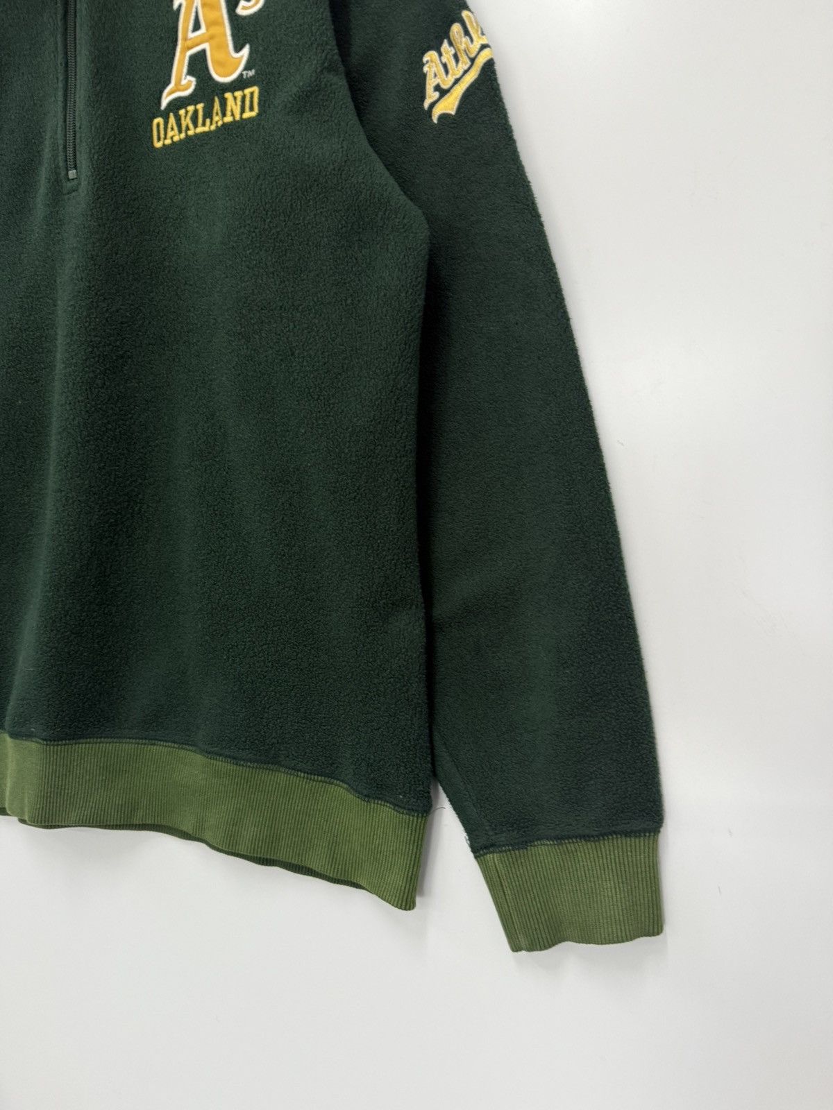 MLB 🔥 UNIQLO X MLB OAKLAND ATHLETIC 2003 FLEECE PULLOVER Size US S / EU 44-46 / 1 - 2 Thumbnail