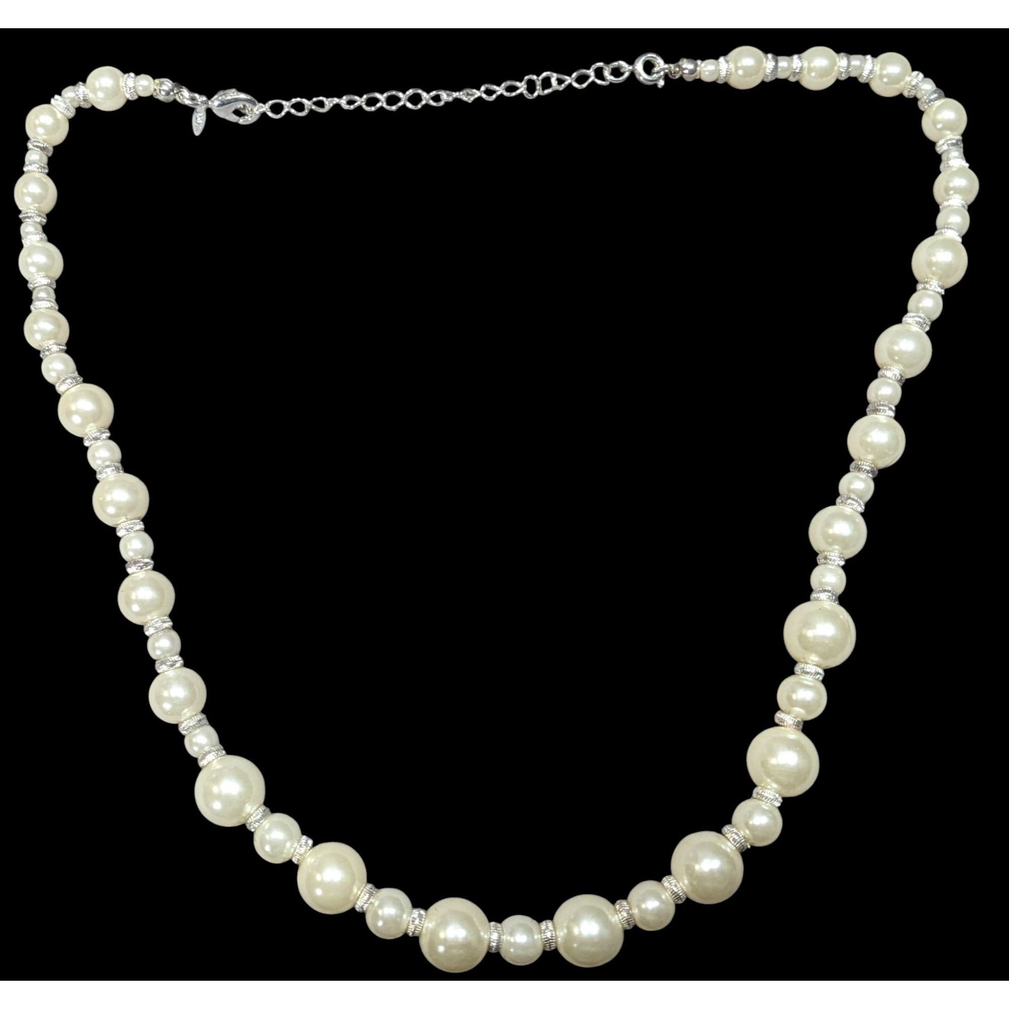 Other Vintage Avon White Faux Pearl Necklace With Silver Tone Acce Size ONE SIZE - 1 Thumbnail