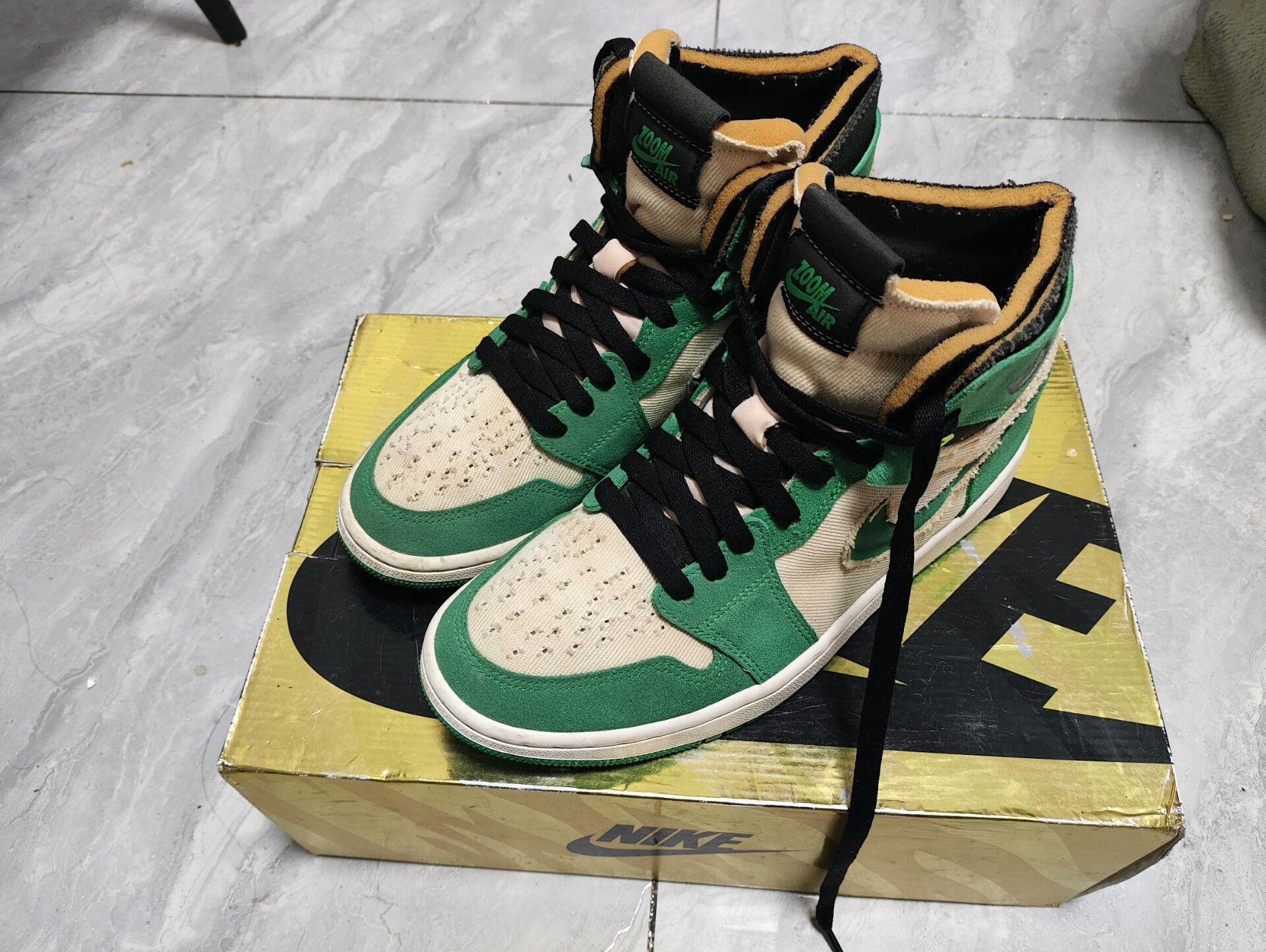 Jordan Brand Jordan Brand ZOOM Green Lowtop Sneakers 8 Men Size US 8 / EU 41 - 1 Thumbnail