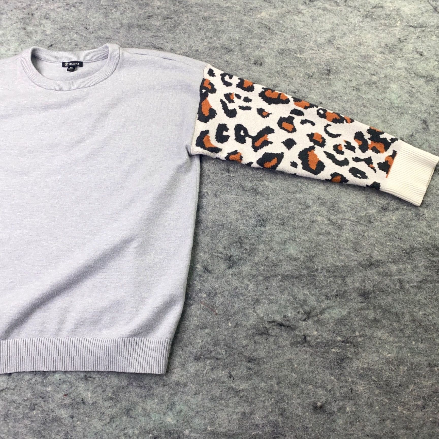 Vintage Versona Sweater Women's XL Gray Knit Crew Neck Leopard Print Sleeves Size XL / US 12-14 / IT 48-50 - 6 Thumbnail