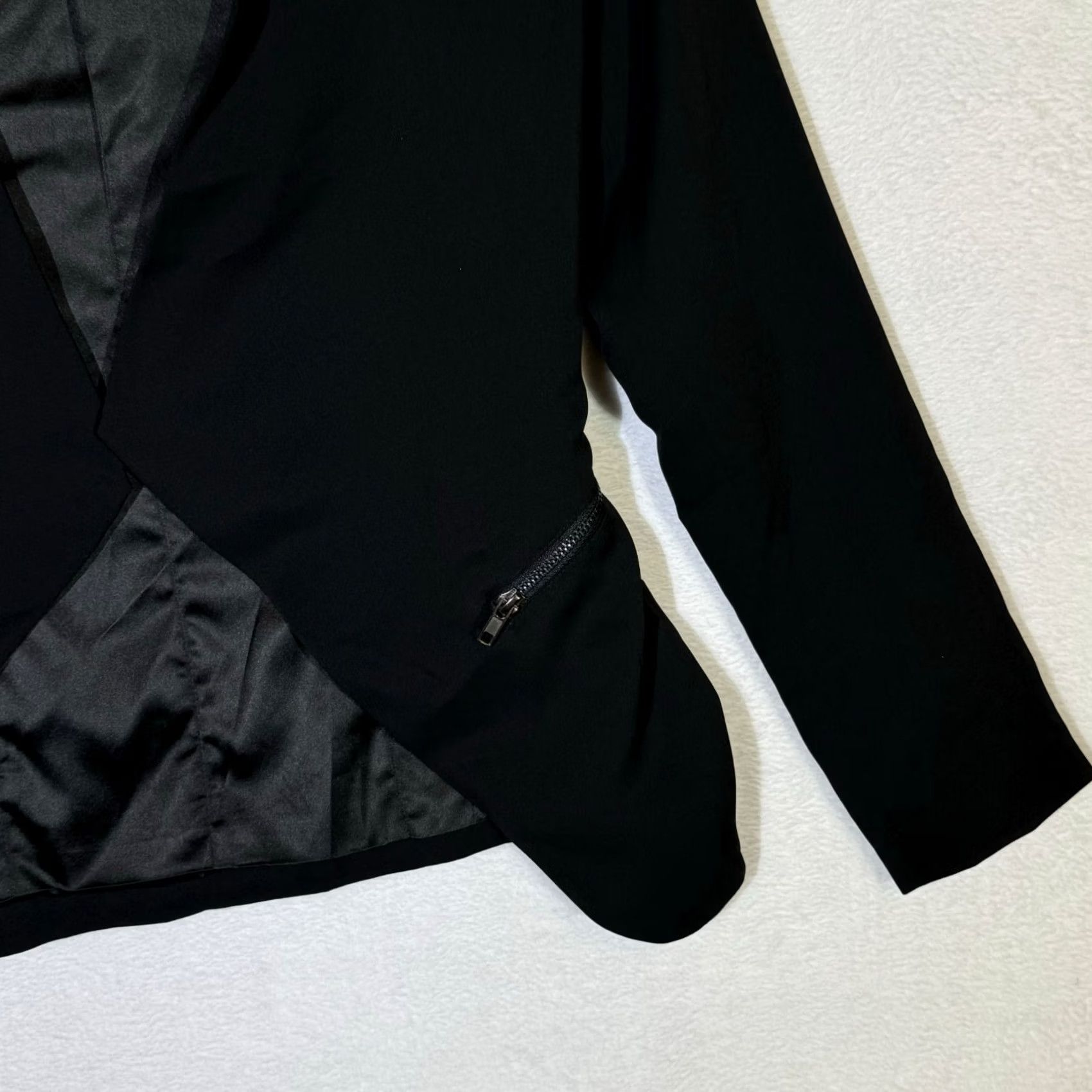 Vintage VINTAGE Elodie? No, not vintage. Elodie Jacket XS Black Draped Zip Pockets 100% Polyester Short Sleeve Women’s Regular Fit Womens Jacket Black Size XS / US 0-2 / IT 36-38 - 6 Thumbnail