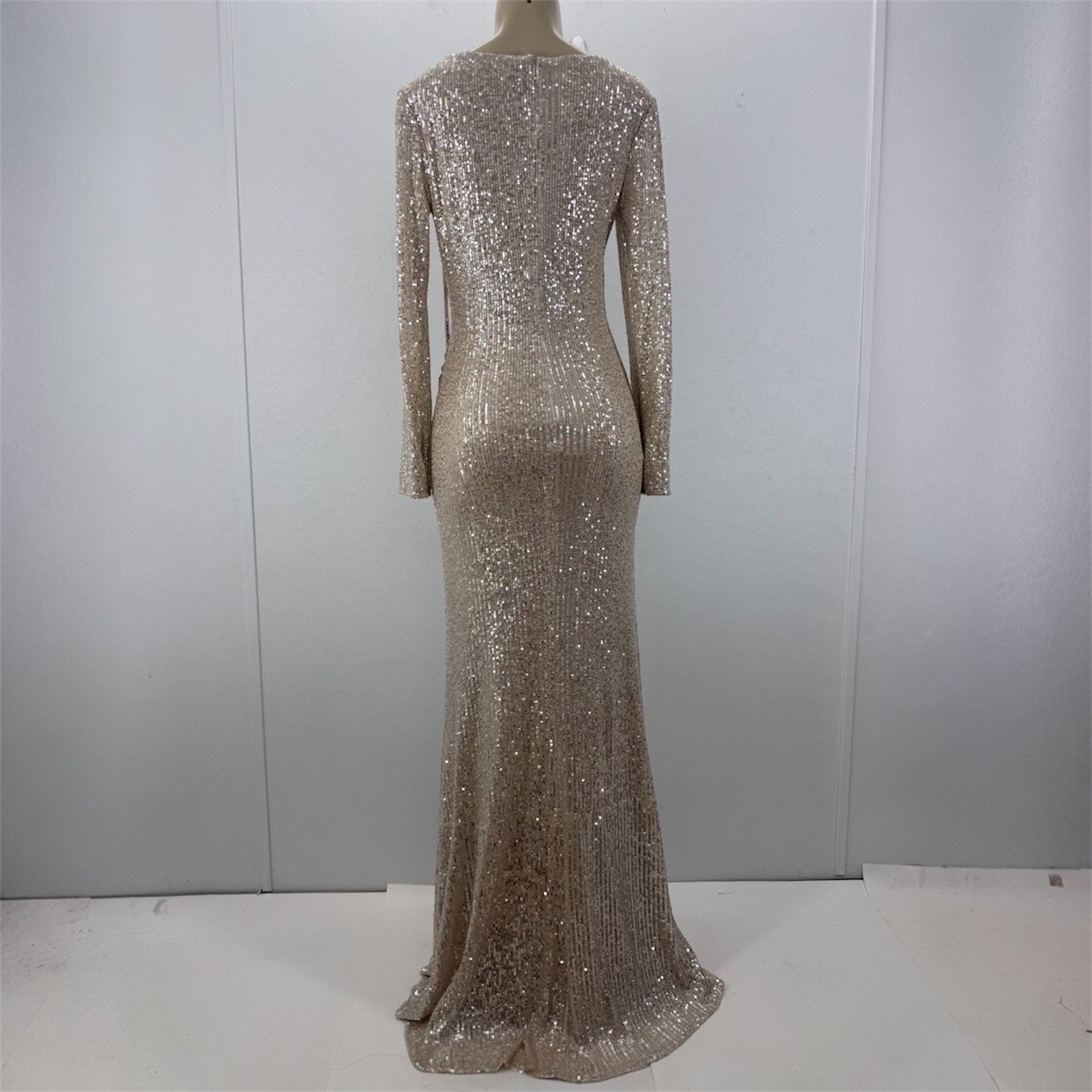 Mac Duggal Mac Duggal Silver Sequin Ruched Long Sleeve Column Gown US 4 Size S / US 4 / IT 40 - 5 Thumbnail
