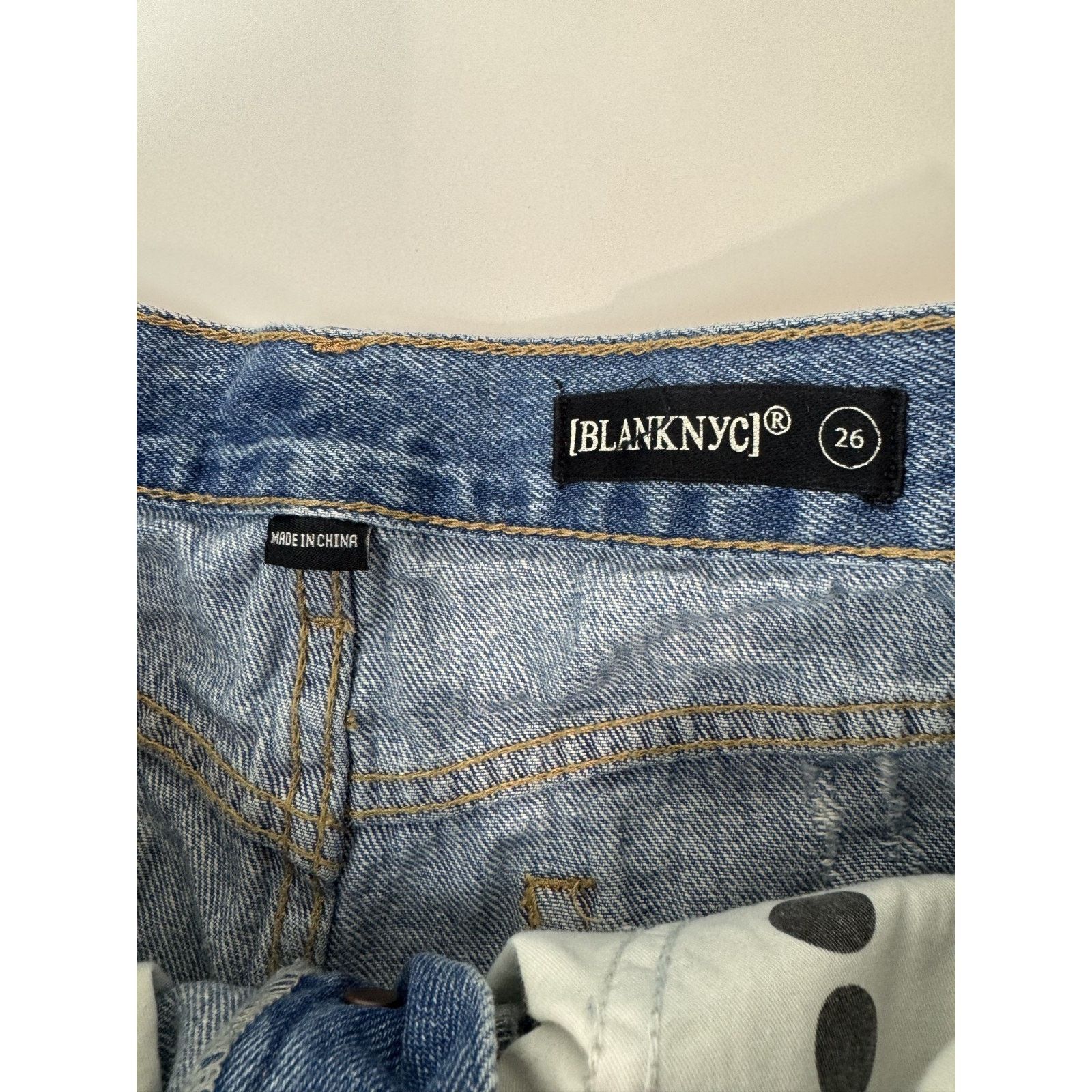 Other BlankNYC Denim Cutoff Jean Shorts 26 Raw Hem Cool Girl Size 26" / US 2 / IT 38 - 6 Thumbnail