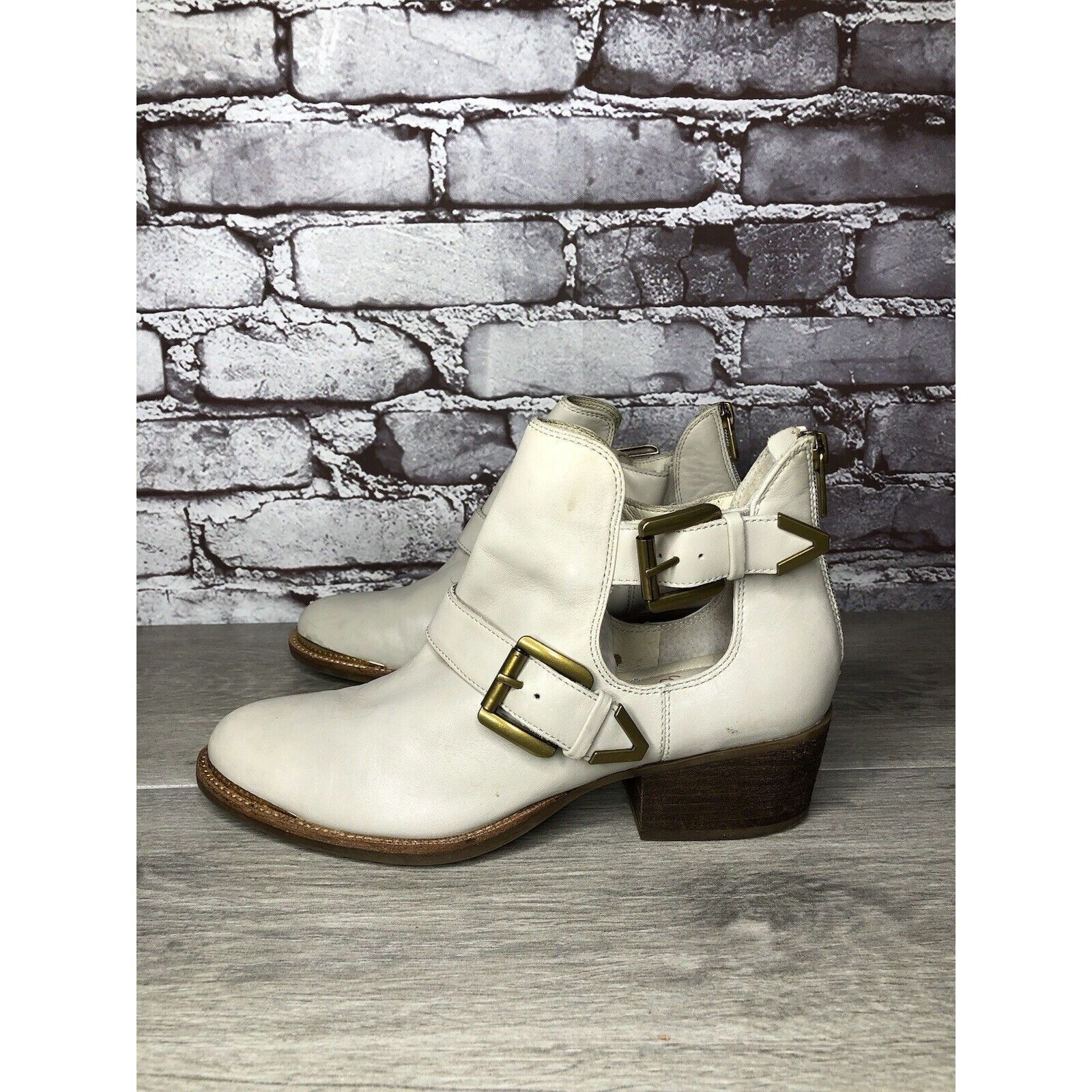Elliott Elliot Lucca Ivory Leather Anthropologie Gold Buckle Heel Bo Size US 7 / IT 37 - 1 Thumbnail