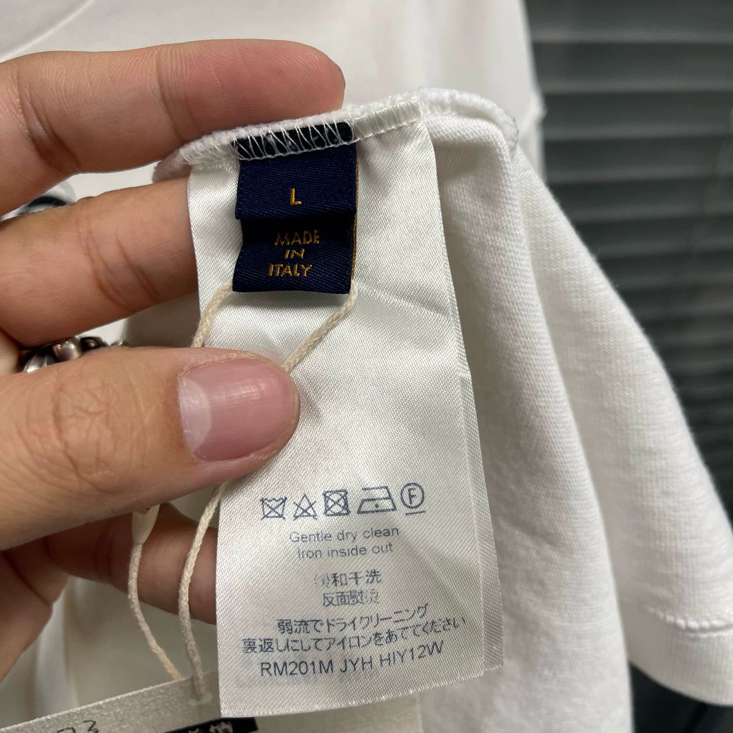 Louis Vuitton LV pendant-embroidered logo short-sleeve tee L new Size US L / EU 52-54 / 3 - 4 Thumbnail