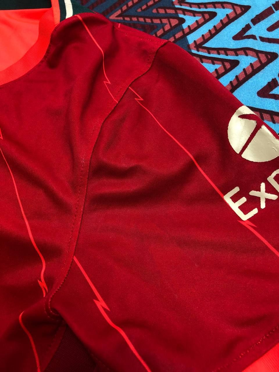 Nike T-Shirt Nike logo L.F.C. red Y2K Vintage Jerseys Size US S / EU 44-46 / 1 - 8 Thumbnail