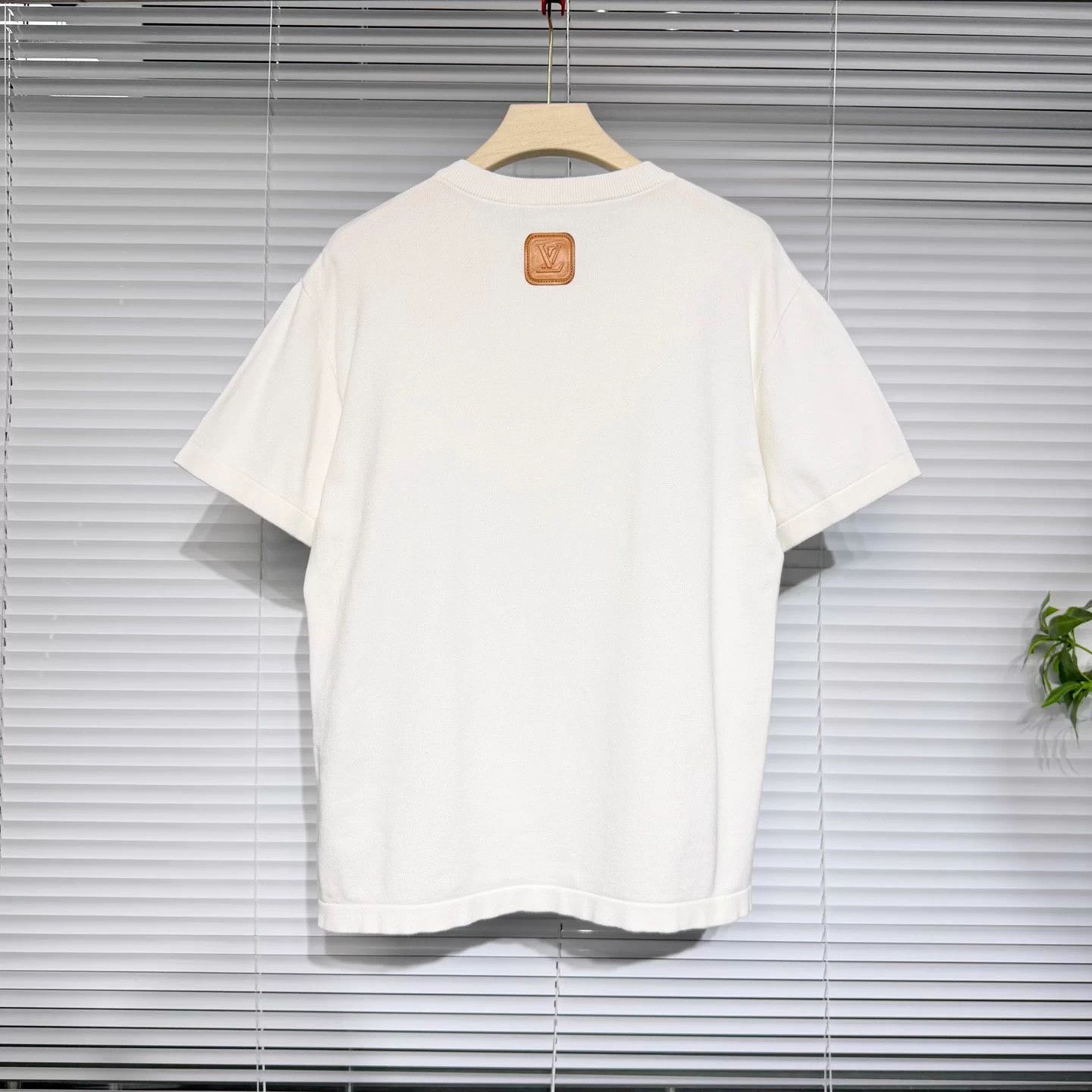 Louis Vuitton LV white knit short-sleeve leather embossed logo S Size US S / EU 44-46 / 1 - 2 Thumbnail