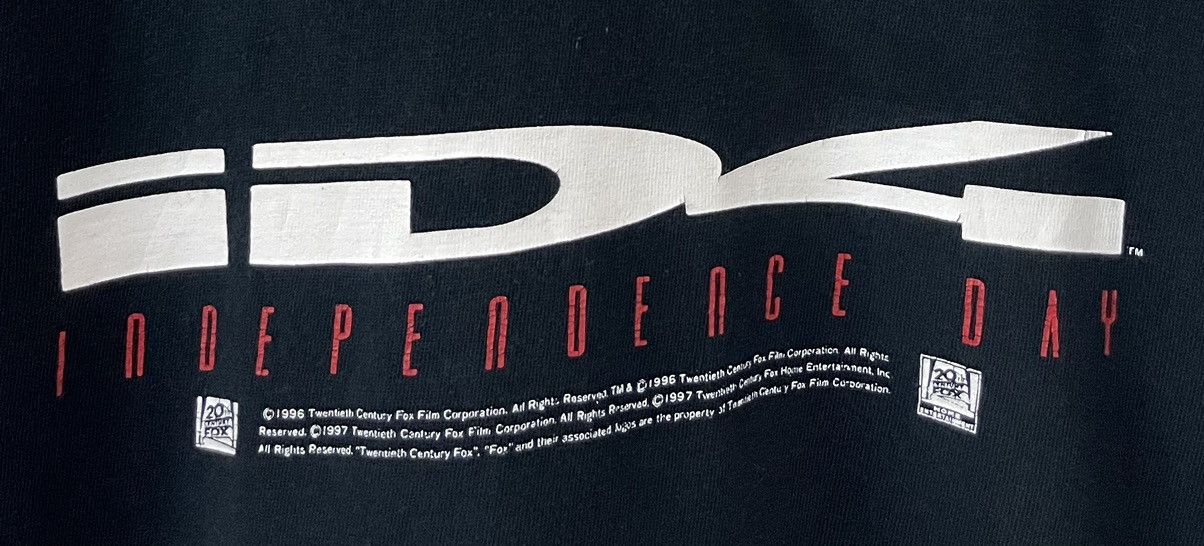 Vintage VINTAGE 90s INDEPENDENCE DAY 4 ACTION SCI FI MOVIE TSHIRT Size US L / EU 52-54 / 3 - 5 Thumbnail