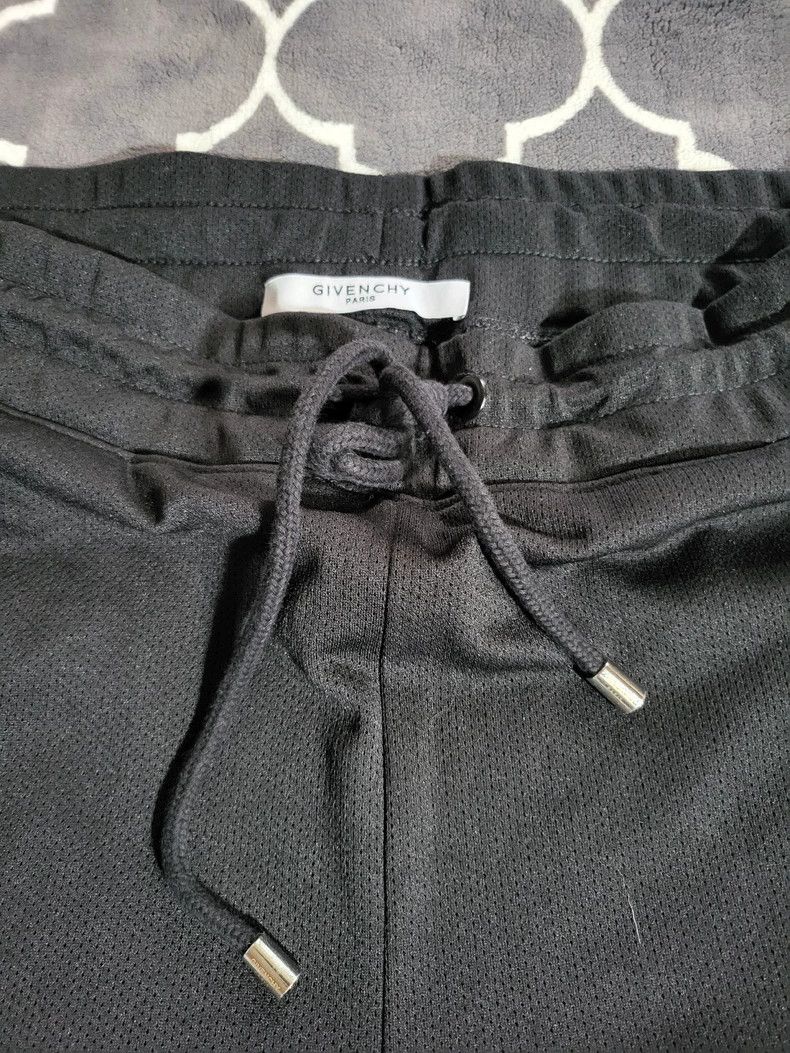 Givenchy Givenchy SizeM Casual shorts made of mesh breathable fabric Size US 30 / EU 46 - 2 Thumbnail