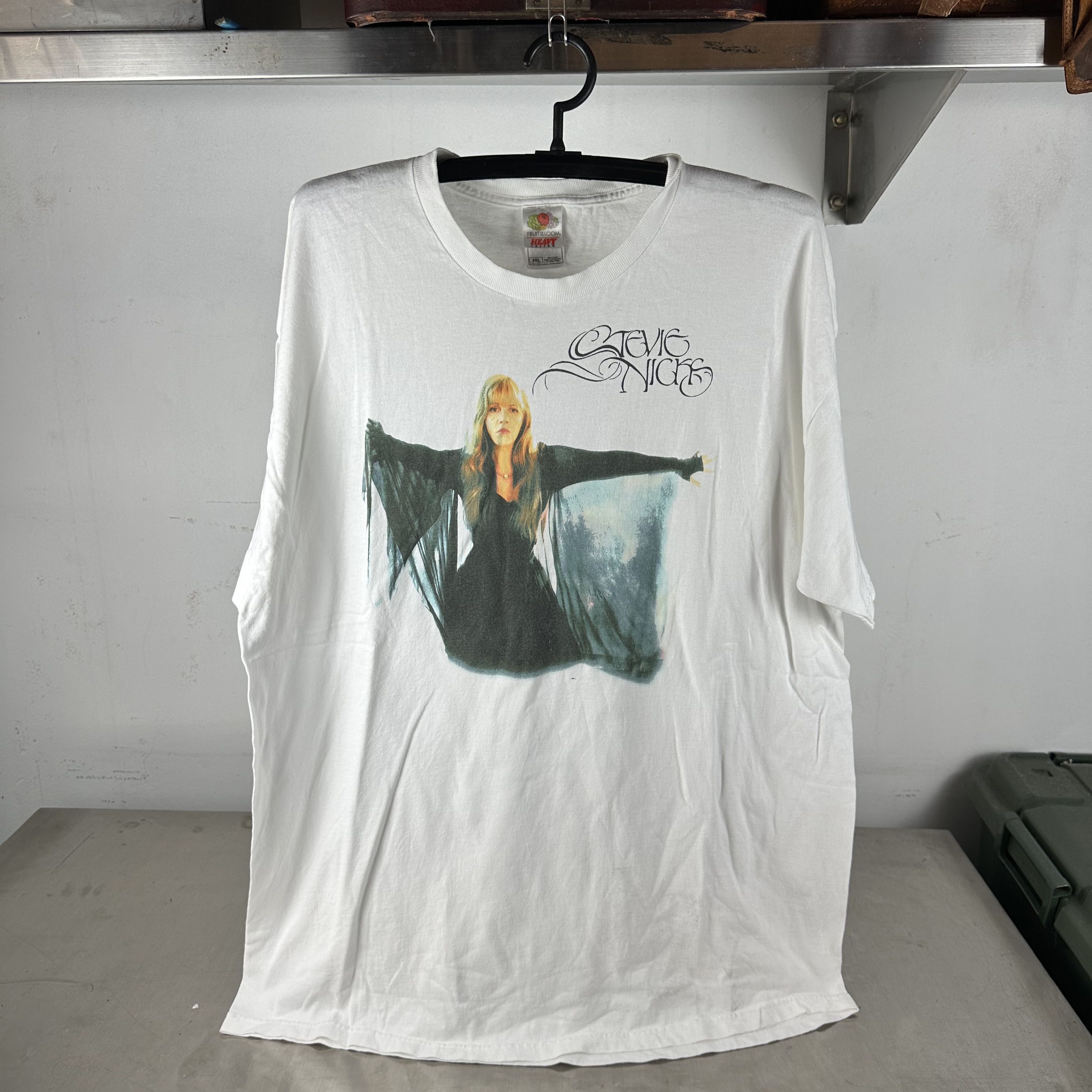 Vintage ​​​​2005 Stevie Nicks Gold Dust Tour Fleetwood Mac T-shirt Size US XL / EU 56 / 4 - 1 Thumbnail