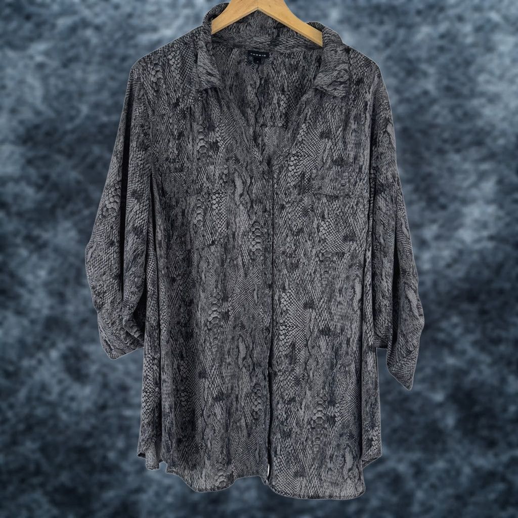 Torrid Torrid Grey Snakeskin Print Georgette Button Down Blouse Plus 4 4X 3/4 Sleeve Size XXL / US 16-18 / IT 52-54 - 1 Thumbnail
