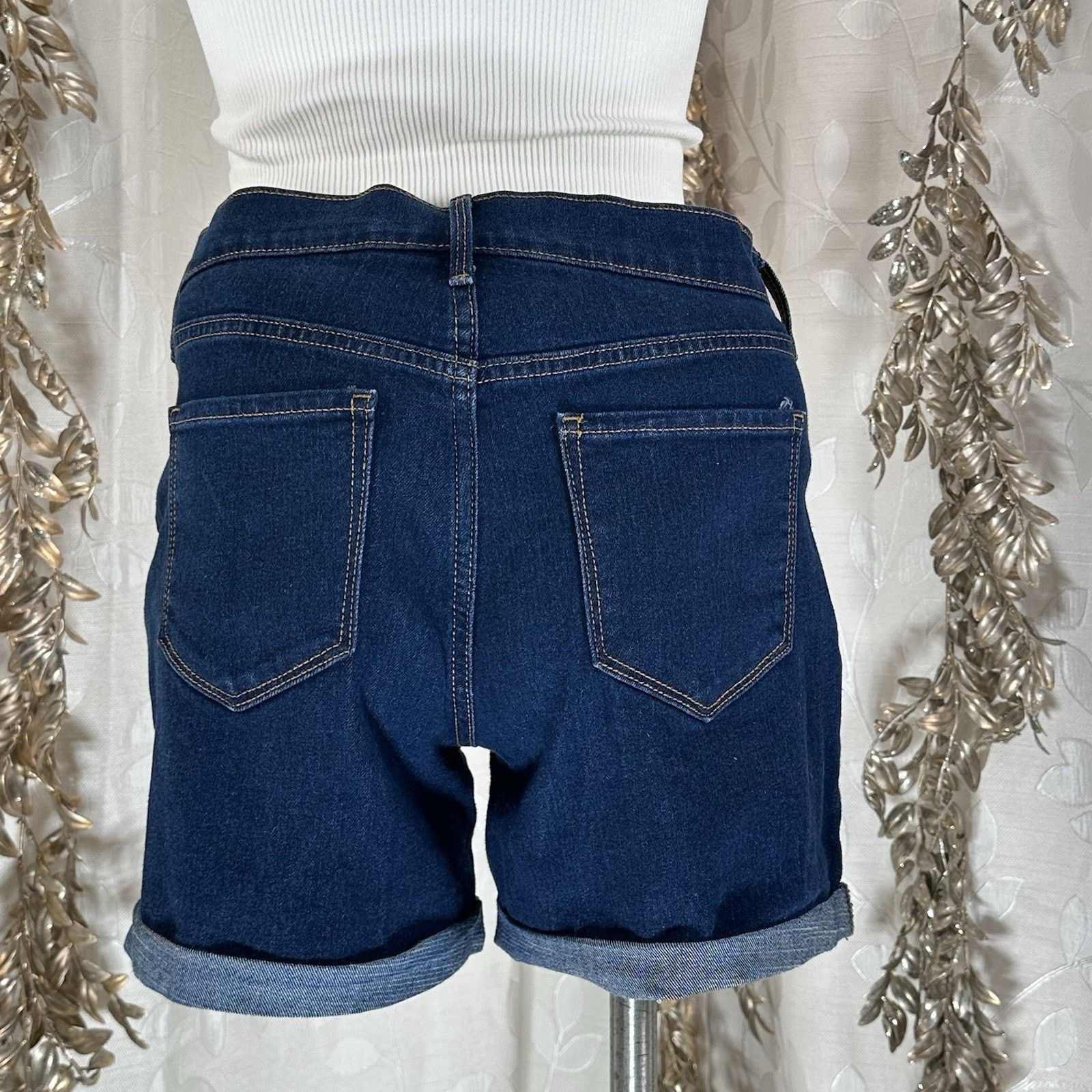 Old Navy Old Navy Slim Midi Denim Shorts Size 8 Dark Rinse Cuffed Size 30" / US 8 / IT 44 - 3 Thumbnail
