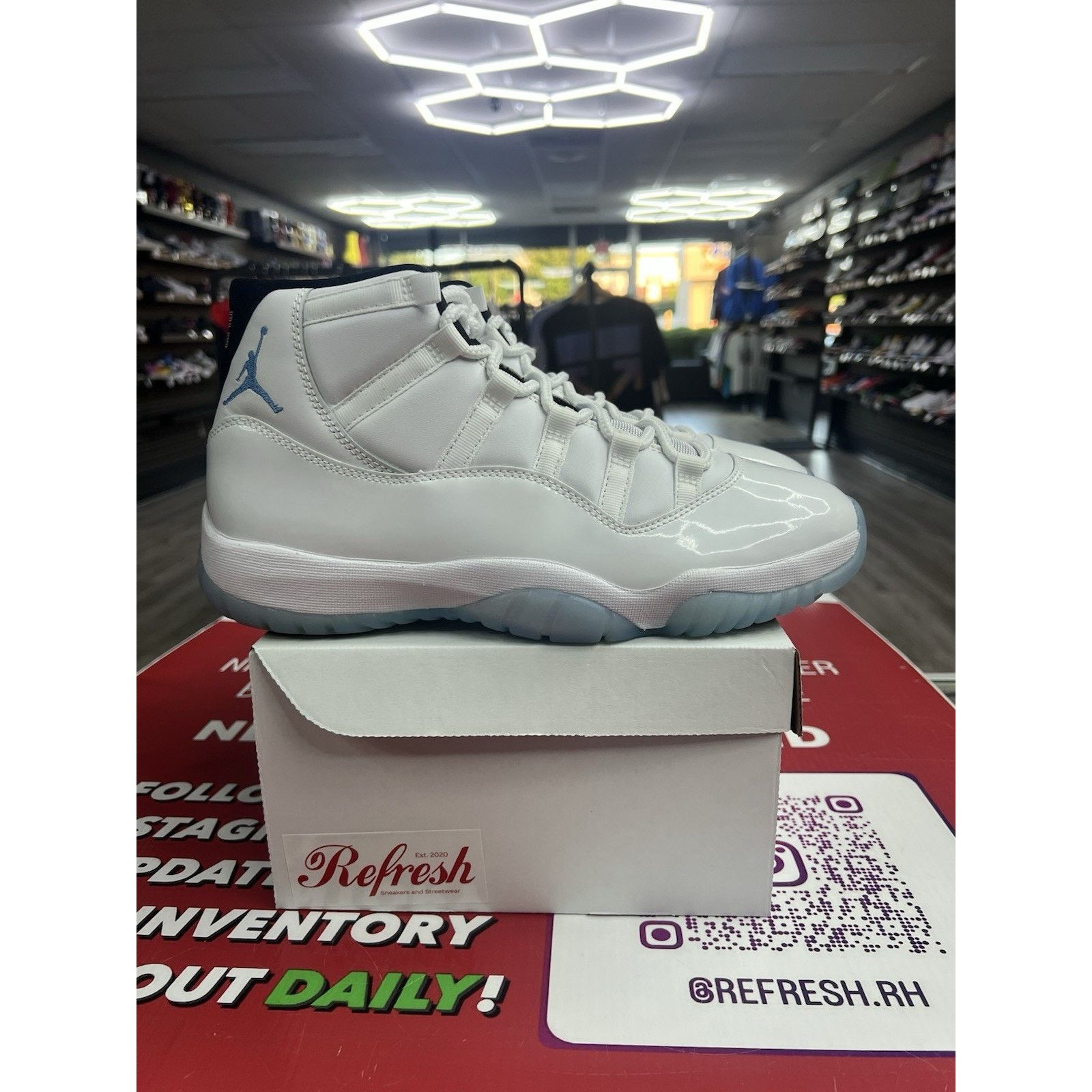 Jordan Brand Air Jordan 11 Legend Blue Size 10.5 CT8012-104 Size US 10.5 / EU 43-44 - 1 Thumbnail
