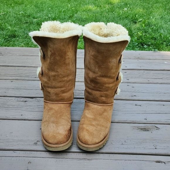 Ugg UGG Bailey Button Triplet Chestnut Suede Sheepskin Boots Size US 9 / IT 39 - 6 Thumbnail