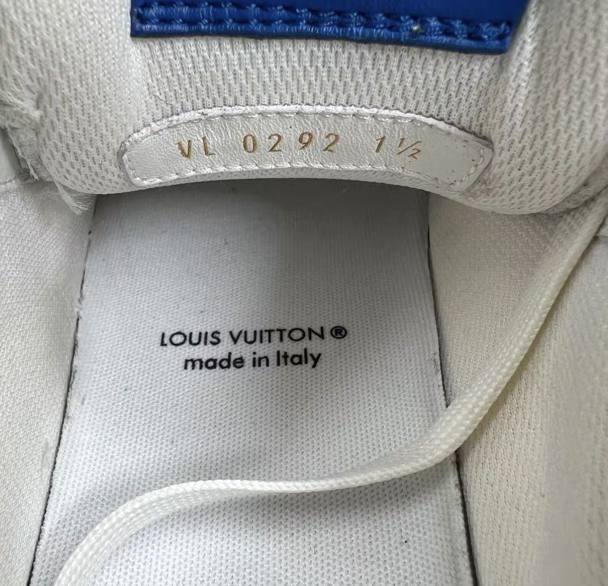 Louis Vuitton Louis Vuitton Trainer White & Blue Embossed Sneakers J41 Size US 5.5 / IT 35.5 - 6 Thumbnail