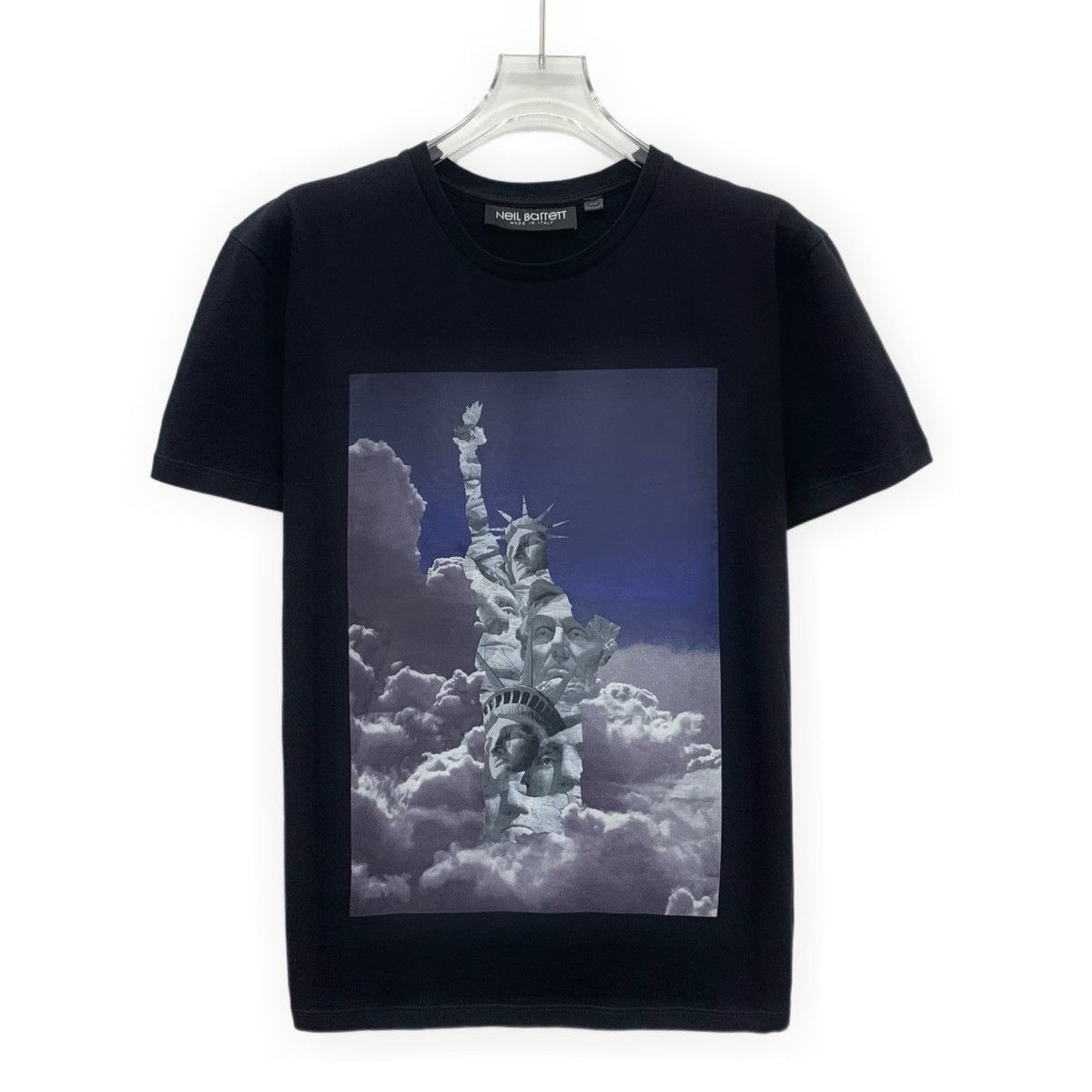 Neil Barrett Neil Barrett Black Statue of Liberty Print T-shirt K26WX Size US S / EU 44-46 / 1 - 1 Thumbnail