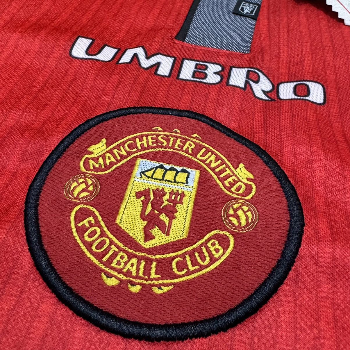 Umbro Manchester united 96/98 home shirt #11 Giggs (bnwt) Size US L / EU 52-54 / 3 - 6 Thumbnail