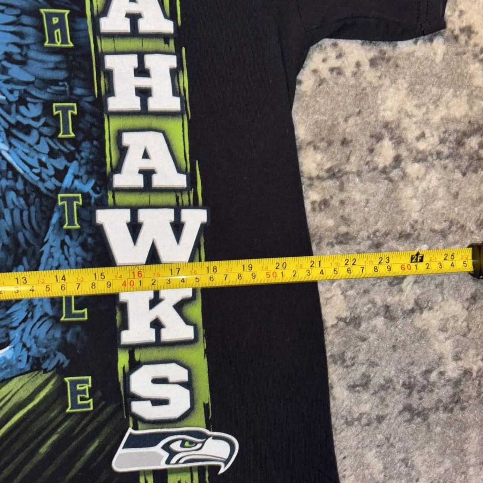 Majestic 00s Seattle Seahawks Airbrush Cartoon Graphic Size US L / EU 52-54 / 3 - 5 Thumbnail