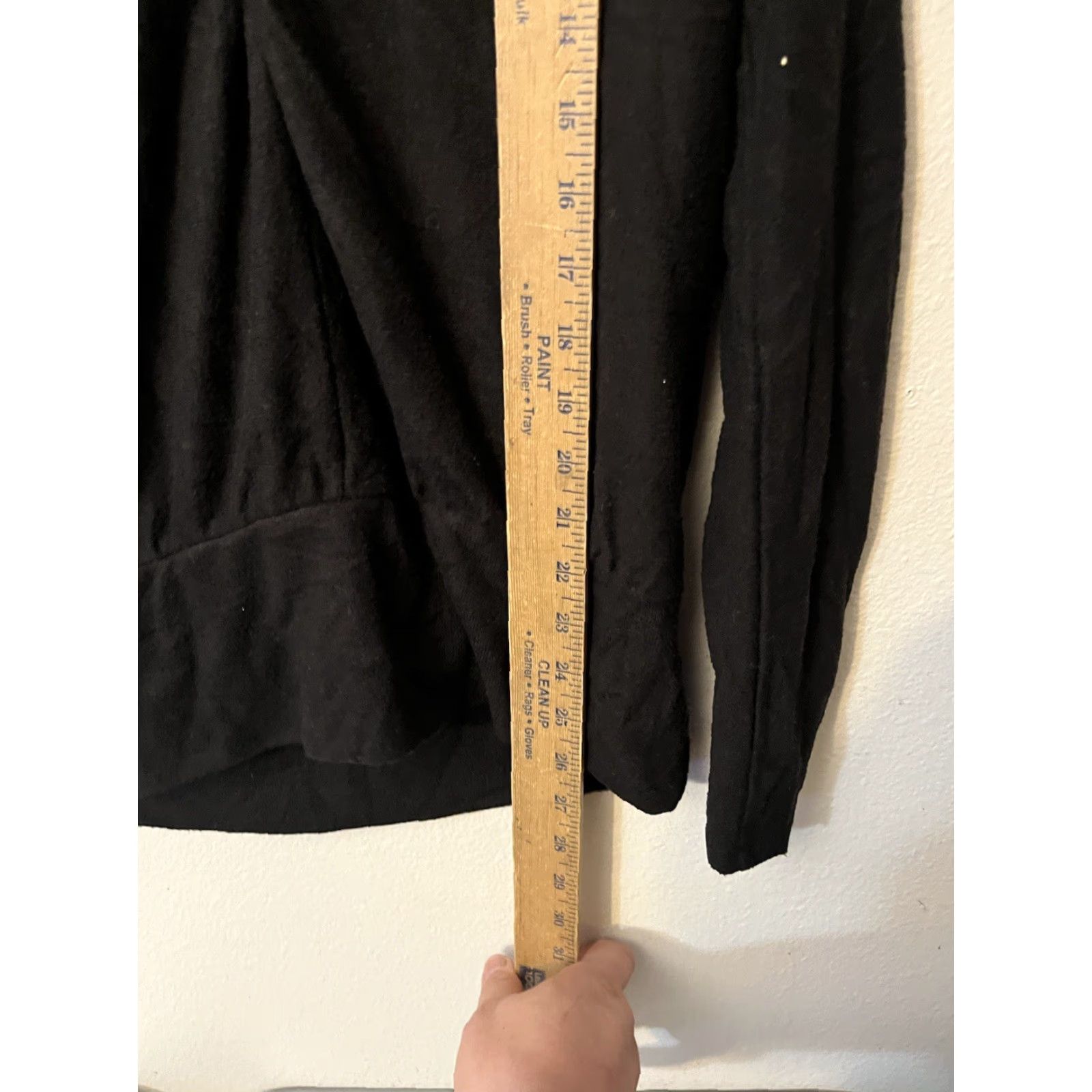 White House Black Market White House Black Market Sweater Women's Kn ot Back V-Neck Open Pullover M Black Satin Knit Shirt / Womens / Size M Size M / US 6-8 / IT 42-44 - 4 Thumbnail