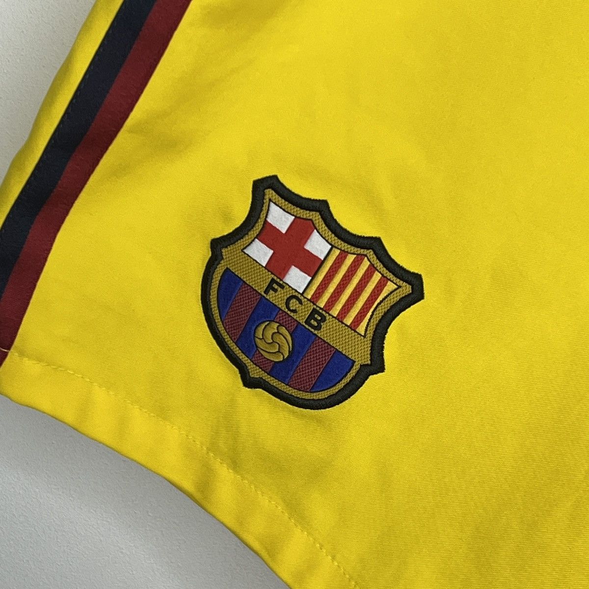 Nike Mens Vintage Nike FC Barcelona Shorts Size L Size US 32 / EU 48 - 4 Thumbnail