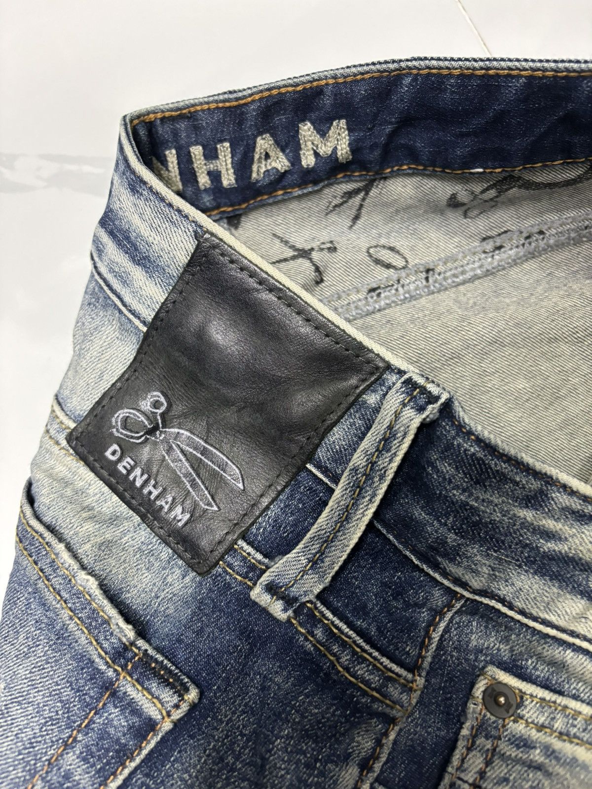 DENHAM DENHAM RAZOR SLIM FIT DISTRESSED DENIM JEANS Size US 29 - 8 Thumbnail