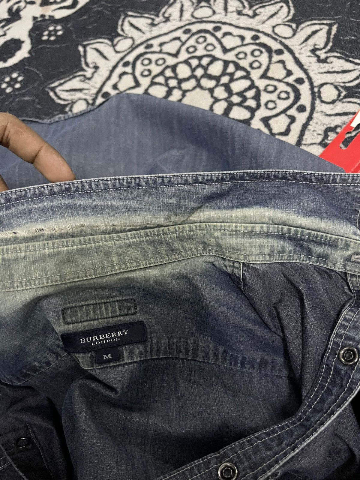 Burberry 90s BURBERRY LONDON DENIM SNAP BUTTON UP SHIRT Size US M / EU 48-50 / 2 - 17 Thumbnail
