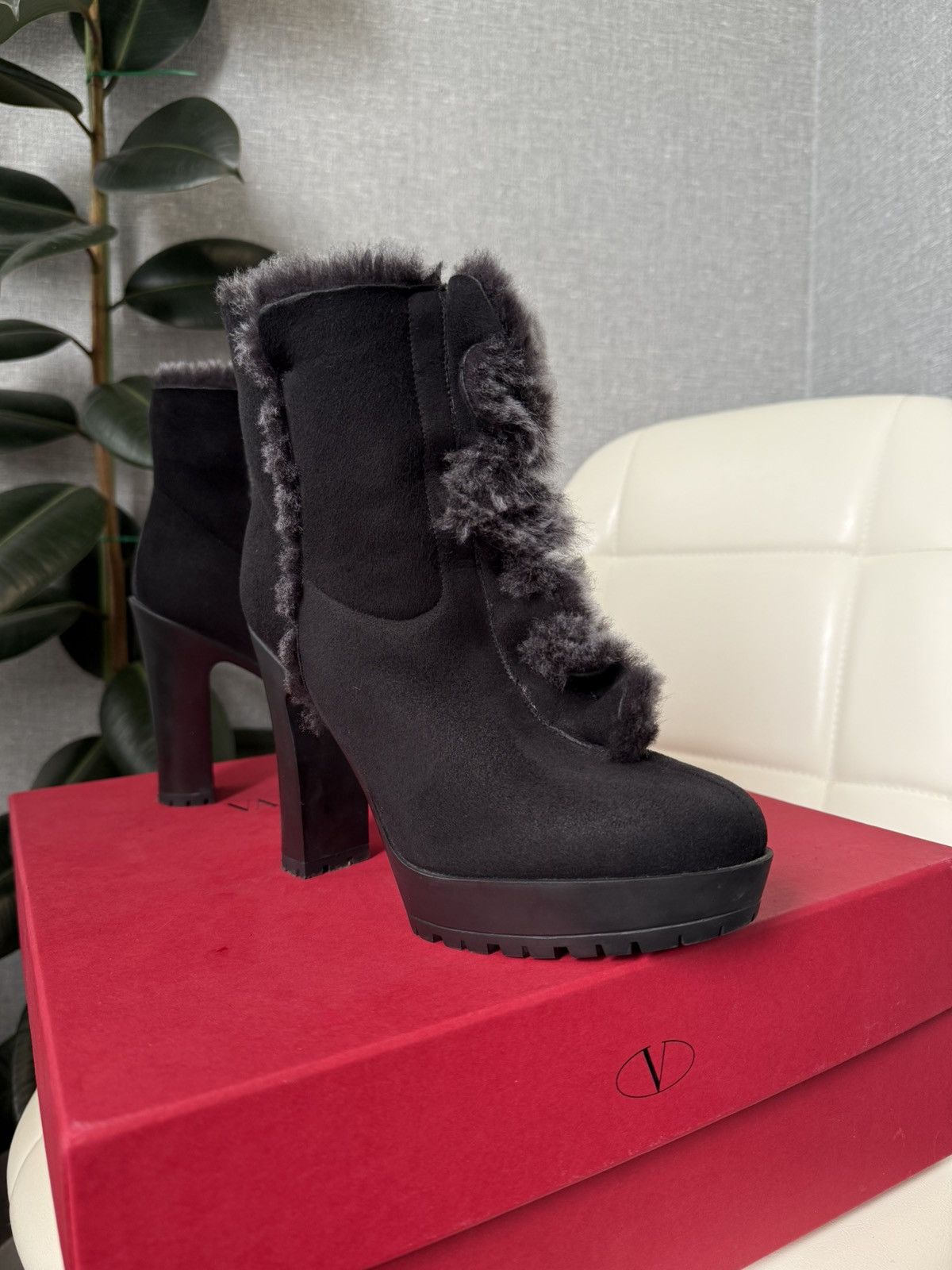 Valentino Valentino Garavani Black Suede Shearling Platform Ankle Boot Size US 7 / IT 37 - 10 Thumbnail