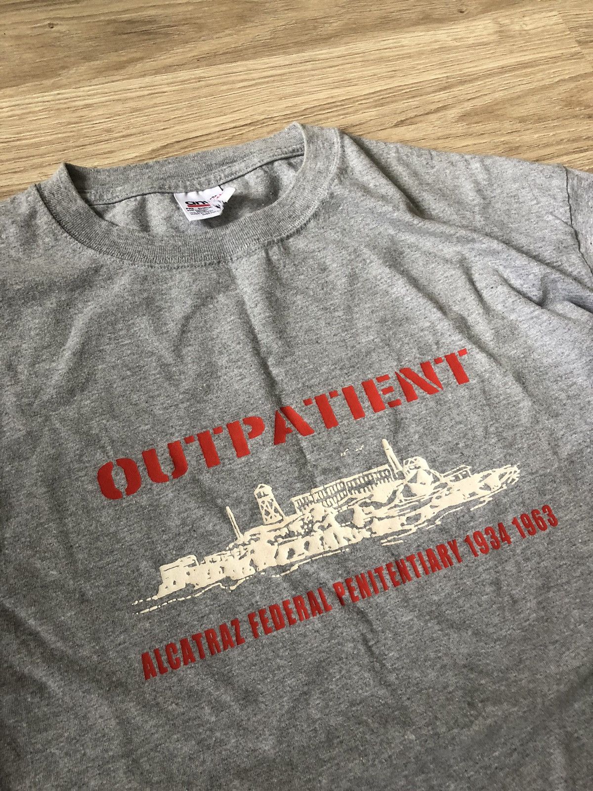 Vintage Vintage Alcatraz Outpatient Rock T Shirt Made in USA Size US XL / EU 56 / 4 - 3 Thumbnail