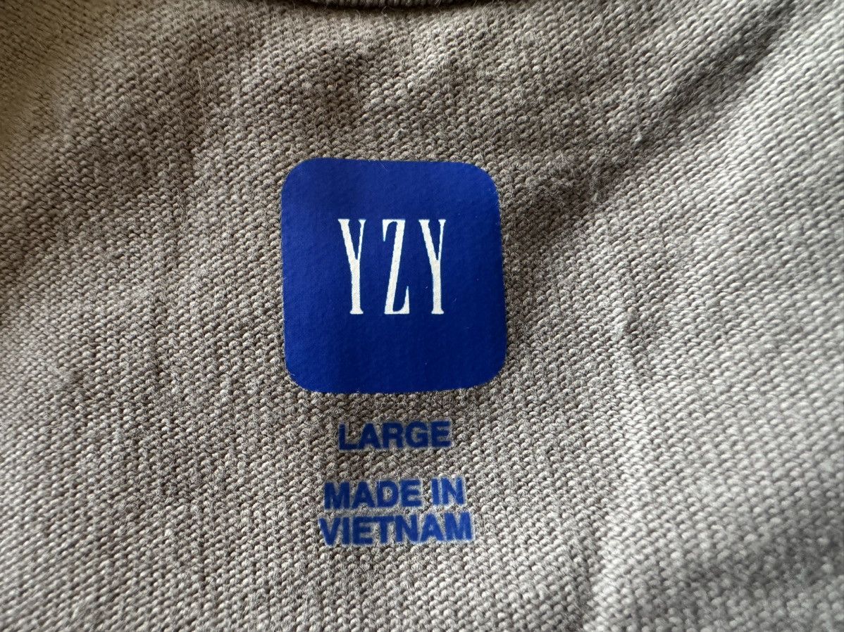 Gap Large Gap Yeezy Long Sleeve T-Shirt Light Gray Kanye West Size US L / EU 52-54 / 3 - 2 Thumbnail