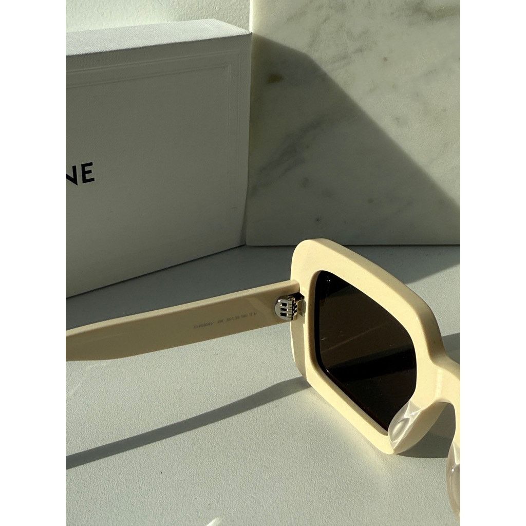 Celine NEW Celine CL40304U Triomphe Square Ivory Sunglasses Size ONE SIZE - 4 Thumbnail
