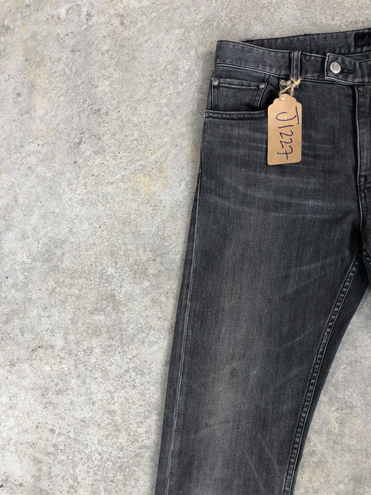 Jun Takahashi Undercover x Uniqlo Distressed Skinny Jeans Size US 31 - 4 Thumbnail