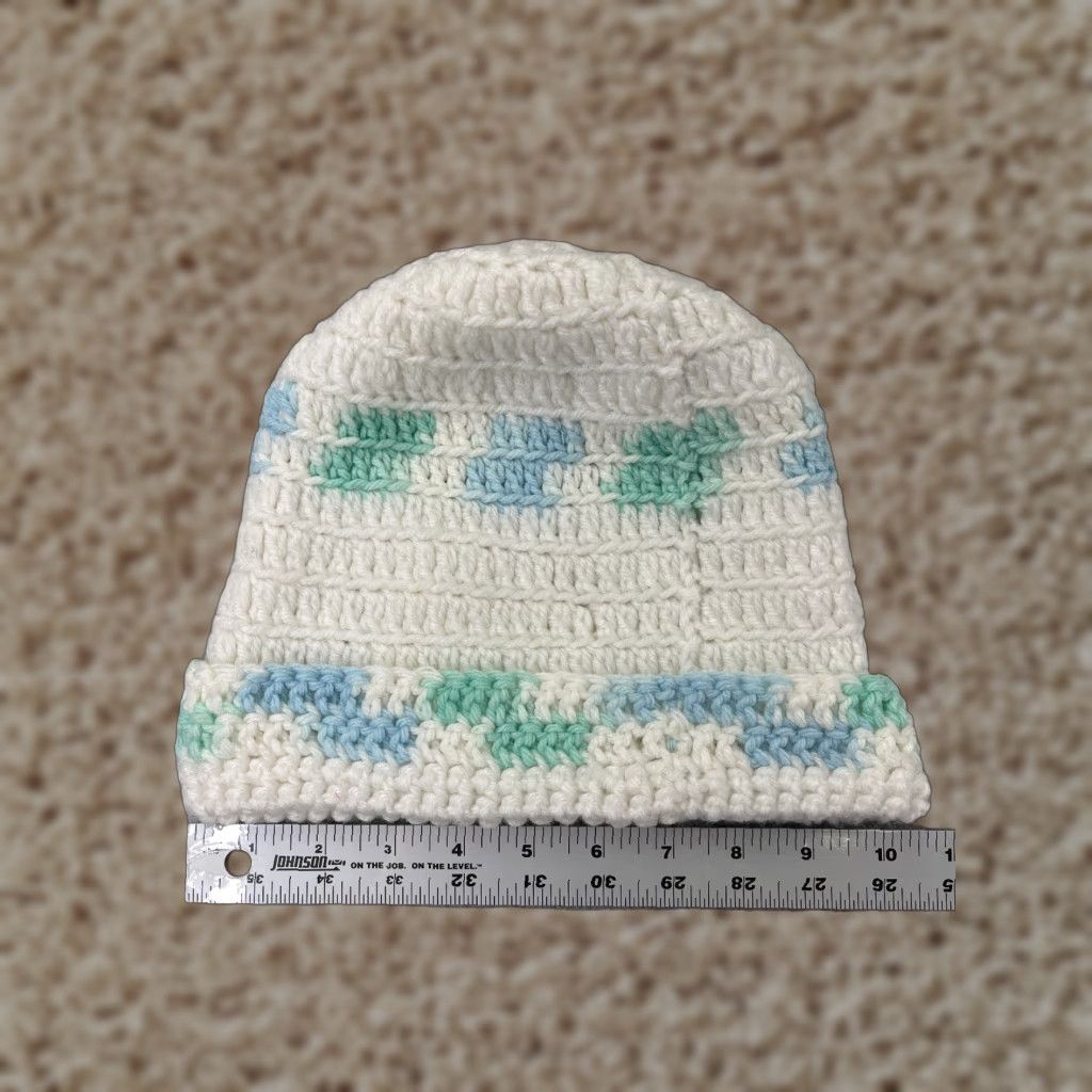 Vintage Handmade Beanie Toque One Size White Blue Crochet Knit Acrylic Blend Womens Size ONE SIZE - 1 Thumbnail