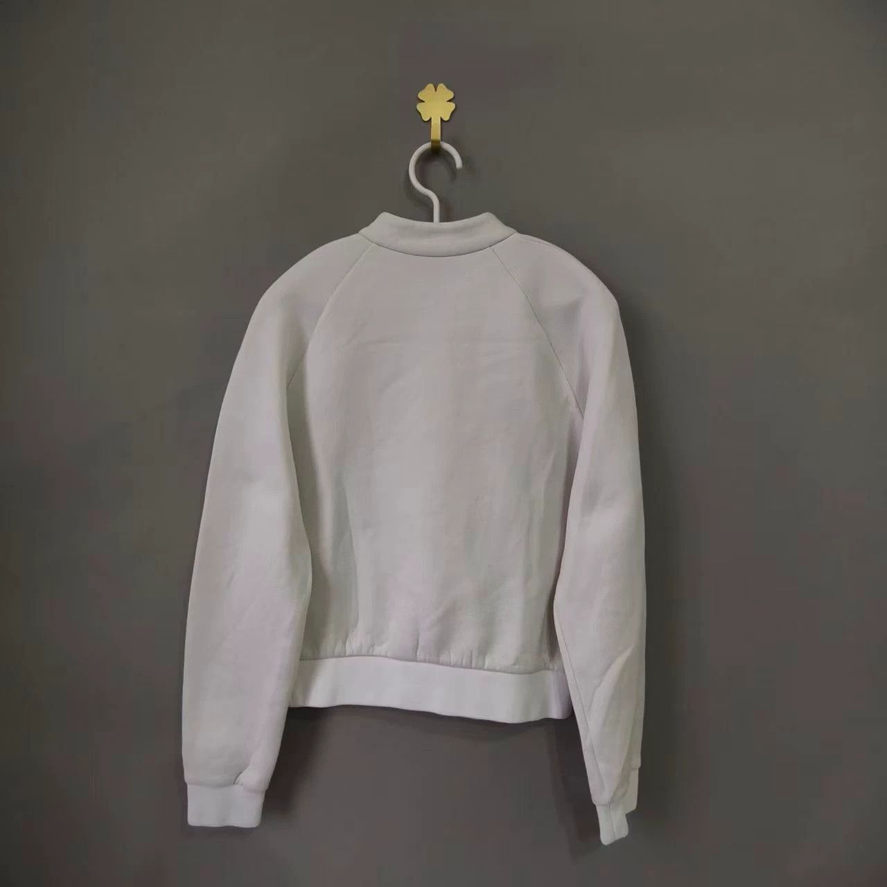 Louis Vuitton LV Badge Logo LS Sweatshirt S 99 Size S / US 4 / IT 40 - 2 Thumbnail