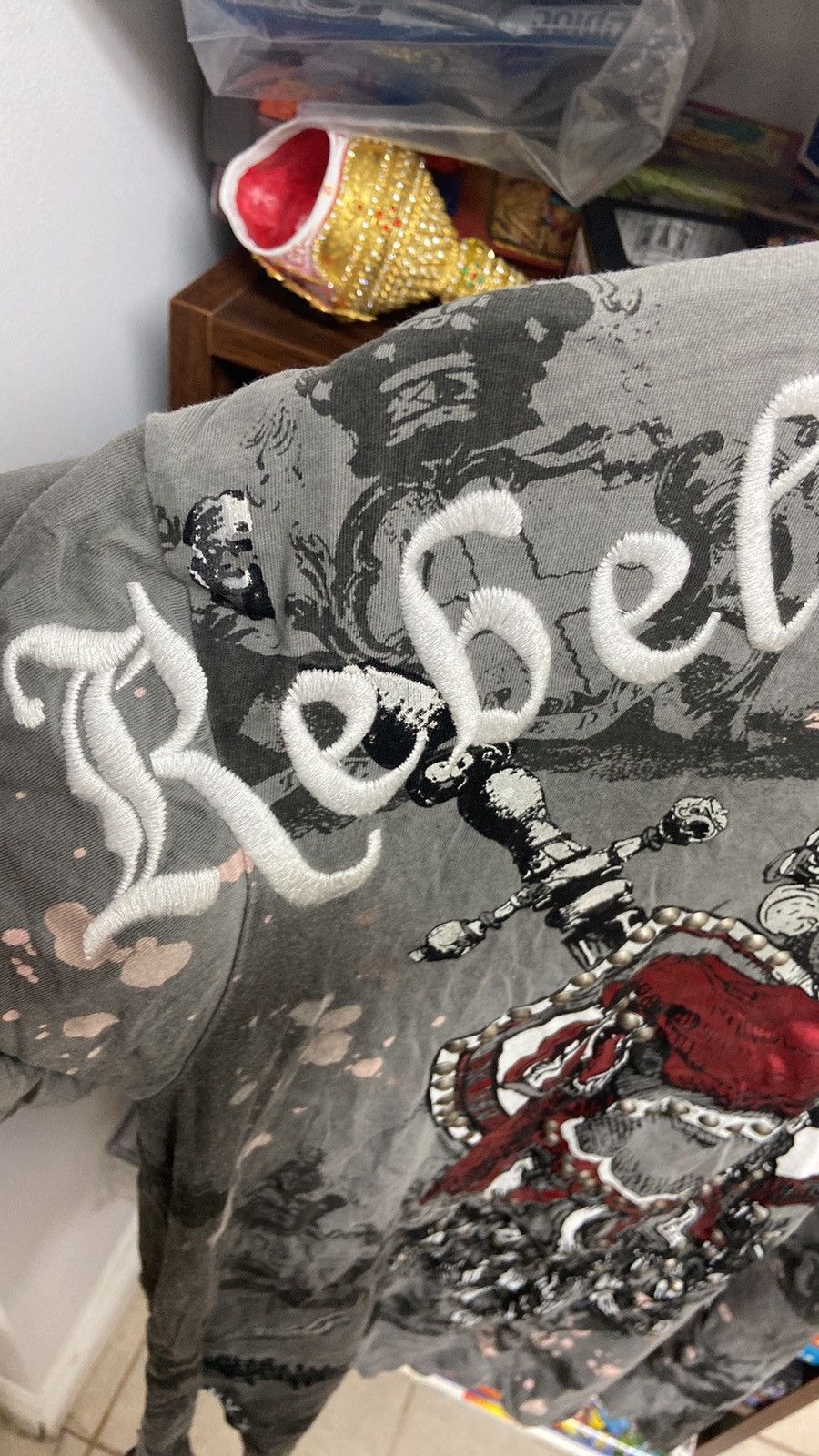 Vintage Y2K Rebel Spirit Distressed Gray/Red Knight Graphic Tee Size US M / EU 48-50 / 2 - 6 Thumbnail