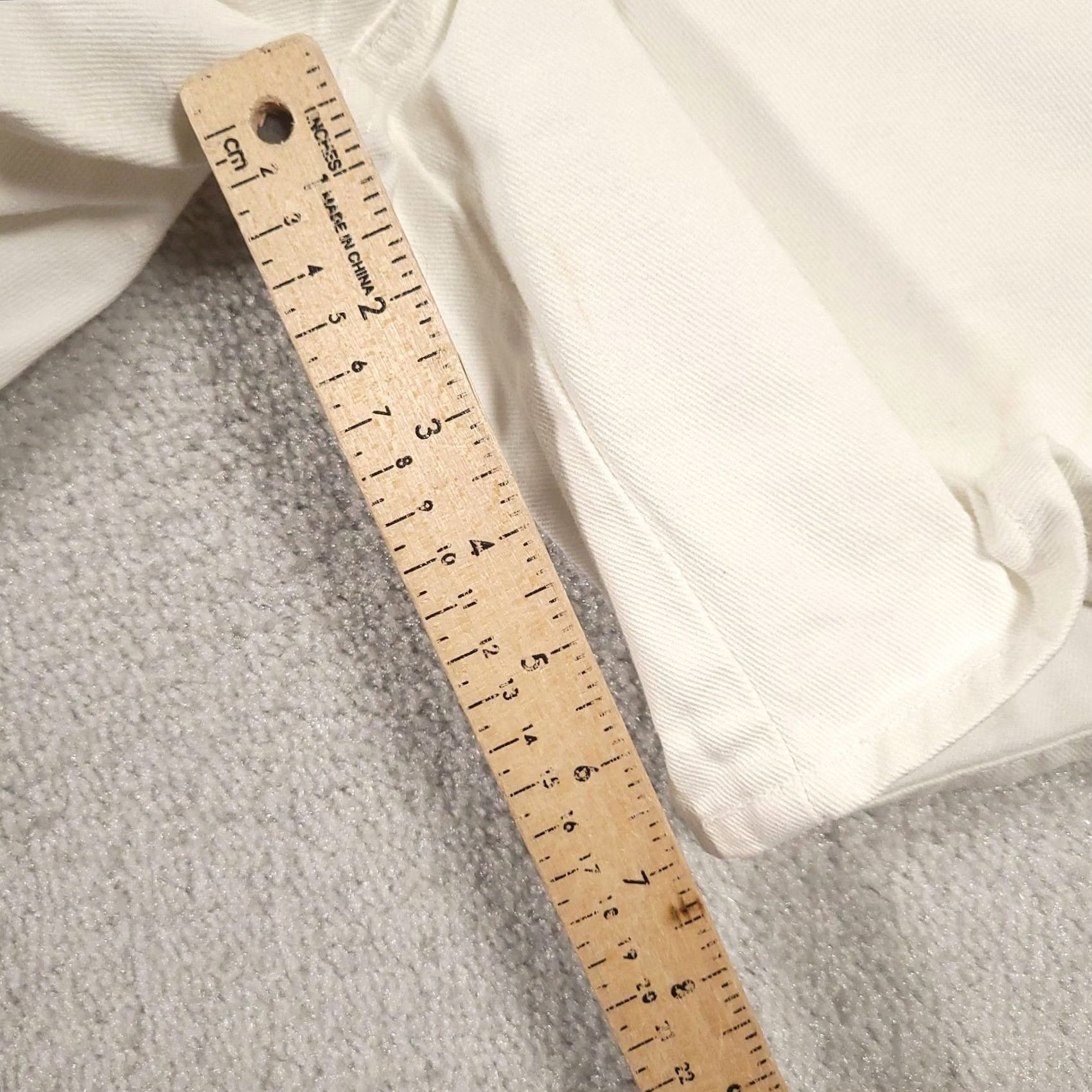 Vintage Sasson Jeanswear Shorts Bermuda White Denim 13/14 High Rise 5 Pocket Womens Juniors 100% Cotton Size 34" / US 12 / IT 48 - 3 Thumbnail