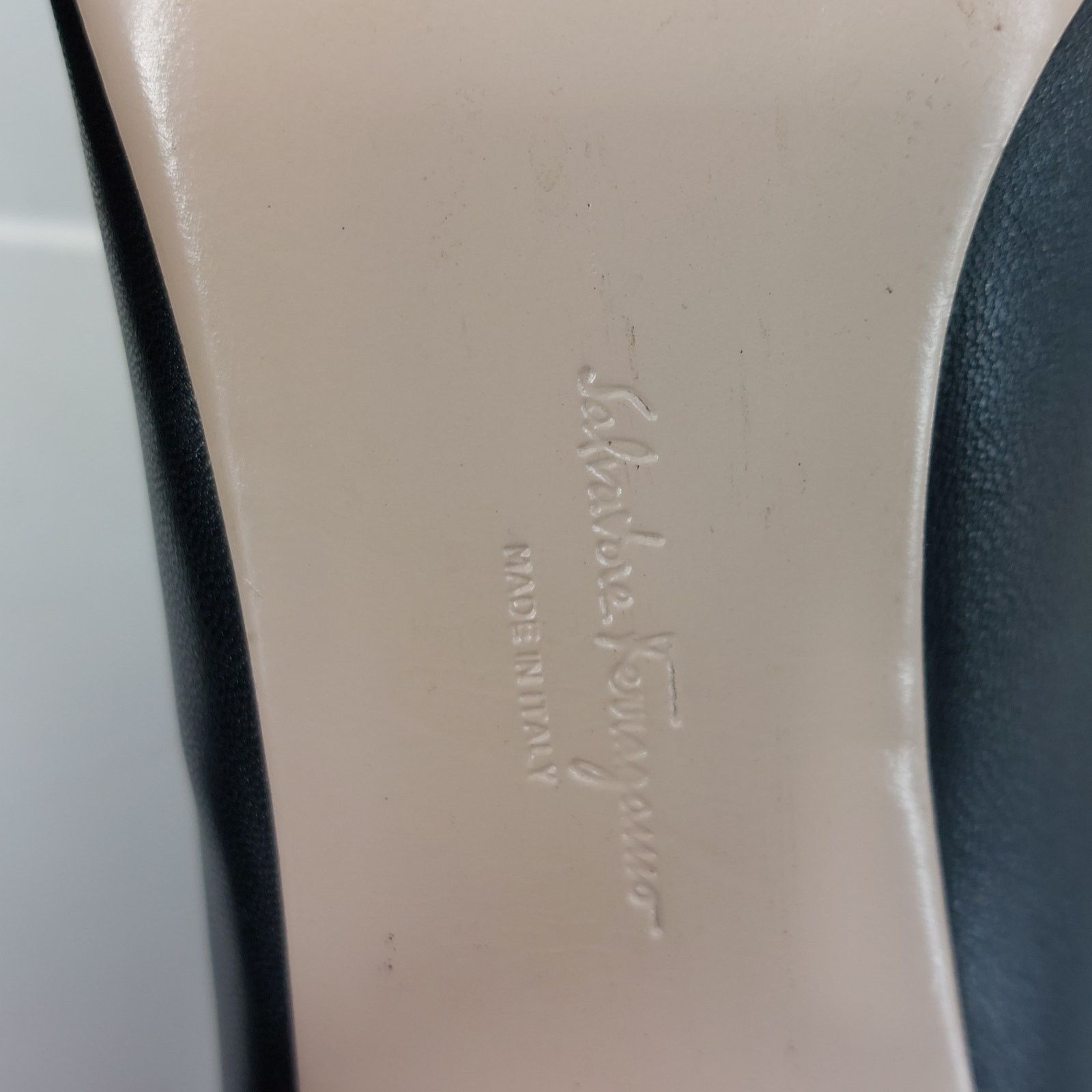 Salvatore Ferragamo Salvatore Ferragamo Black Pumps Suede Trimmed Leather 8 B Size US 8 / IT 38 - 11 Thumbnail