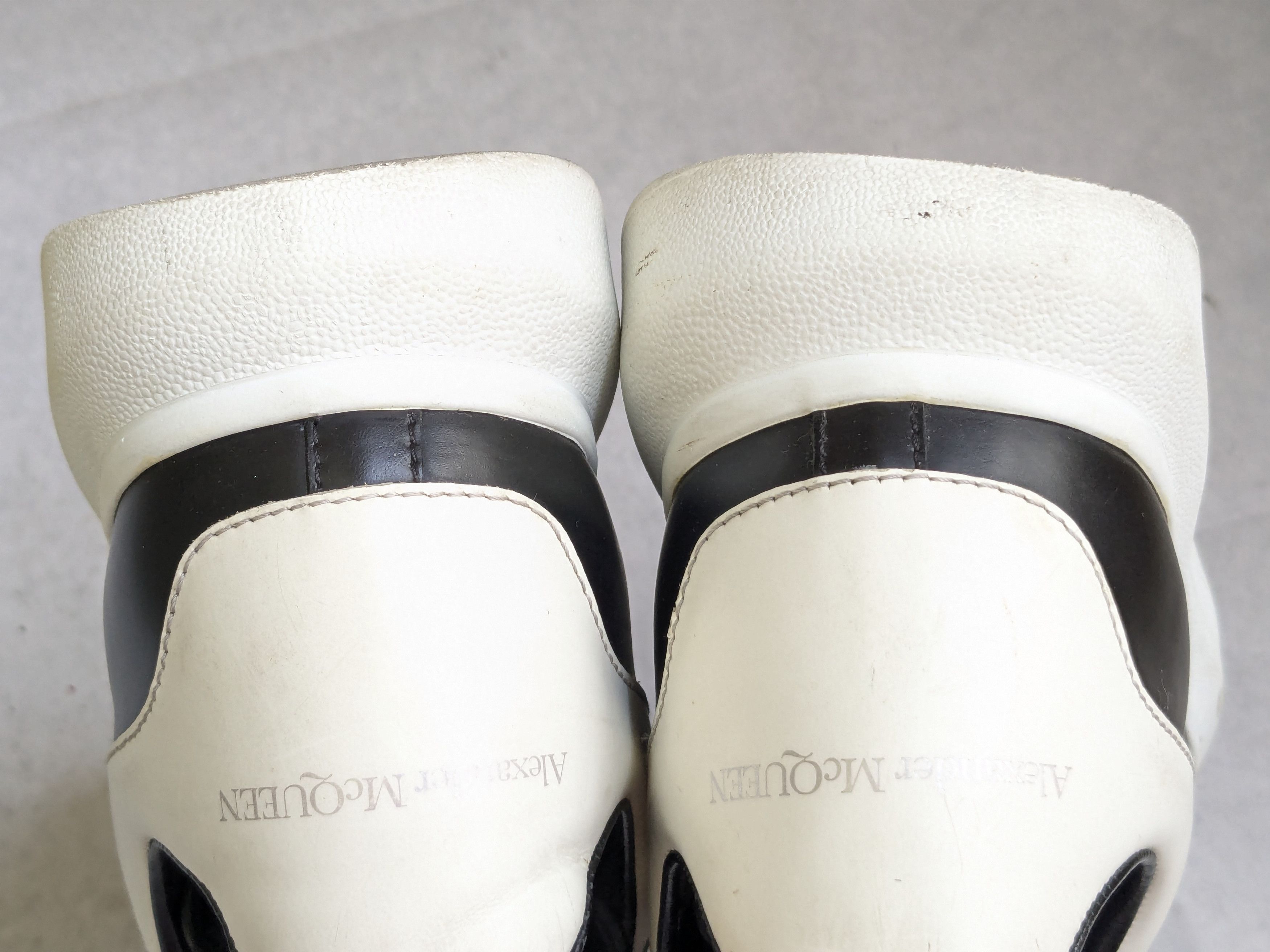 Alexander McQueen Alexander Mcqueen Oversized Larry Sneakers 8 41 Black White Size US 8 / EU 41 - 17 Thumbnail
