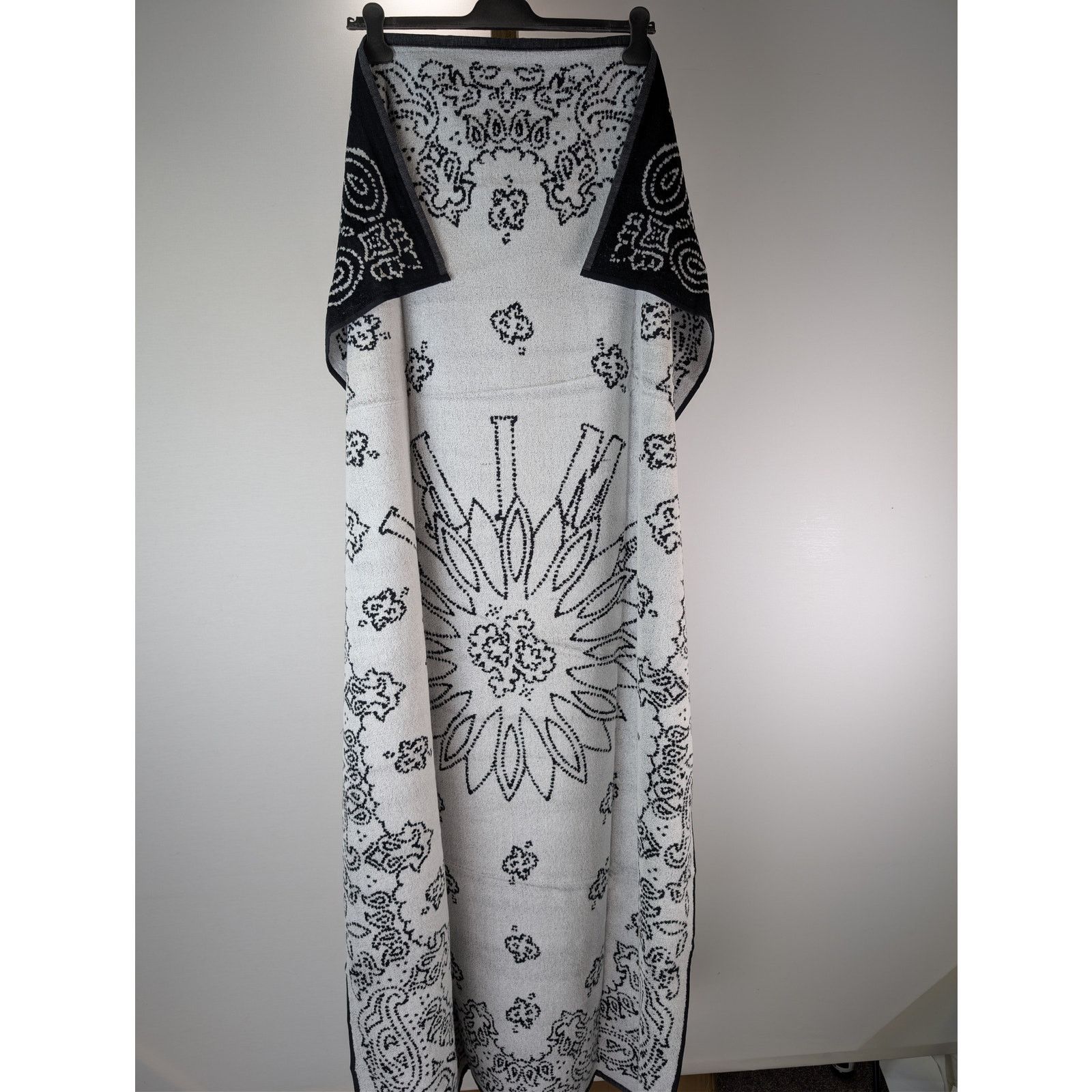 Amiri o1rshd1 Size: OS / Q:3 / bandana cotton towel in Black/White Size ONE SIZE - 12 Thumbnail