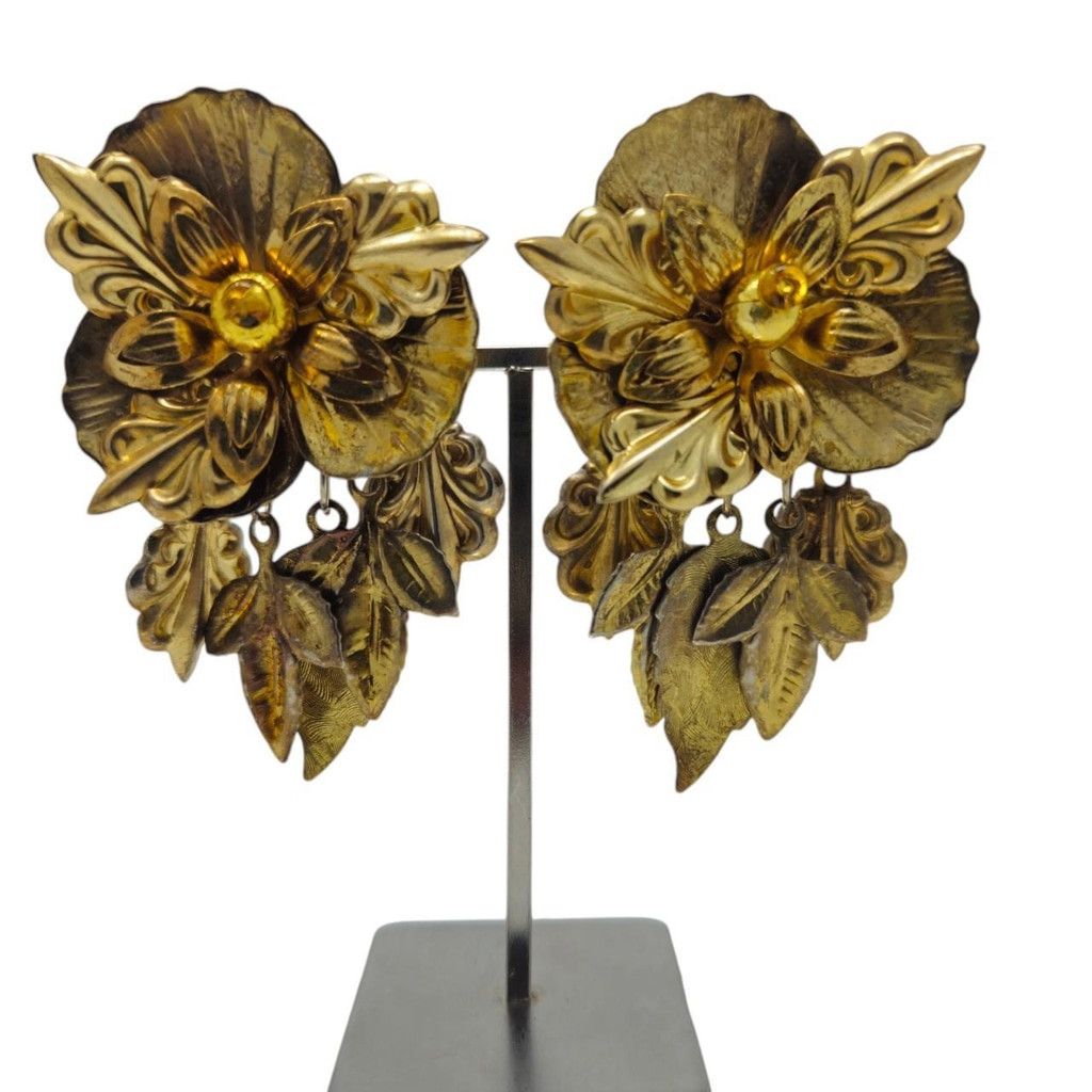 Vintage Vintage Baroque Gold Floral Clip-On Earrings Size ONE SIZE - 1 Thumbnail
