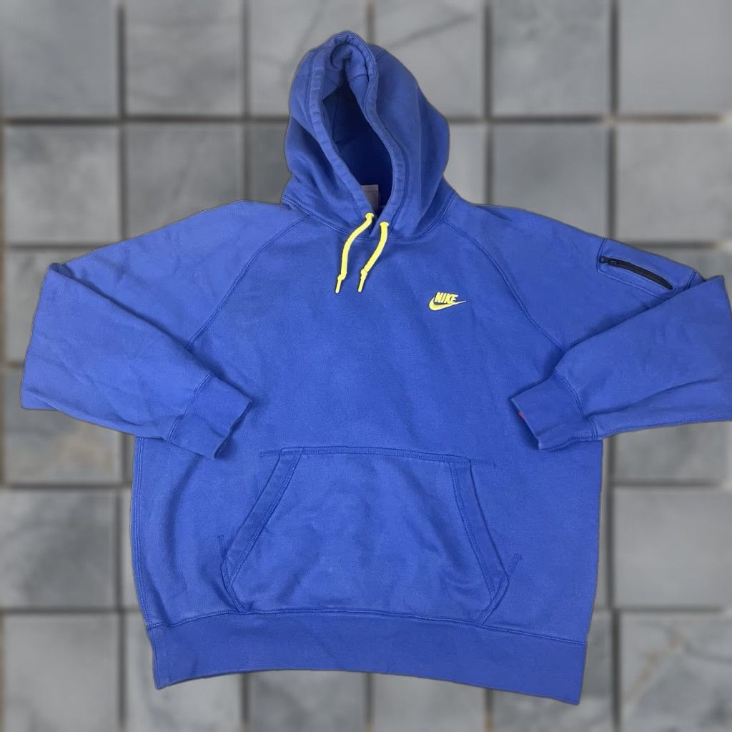 Nike VINTAGE Nike Sweatshirt Mens L Blue Swoosh Embroidered Rare Yellow Essential Neon L Hoodie Pullover Crew Neck Graphic Print Sports USA 90s Womens/Mens Size US L / EU 52-54 / 3 - 1 Thumbnail