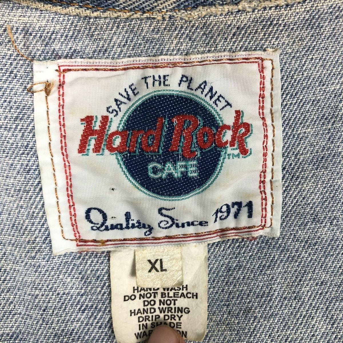 Japanese Brand 🔥VINTAGE DENIM TRUCKER JACKET HARD ROCK CAFE BIG LOGO Size US XL / EU 56 / 4 - 19 Thumbnail
