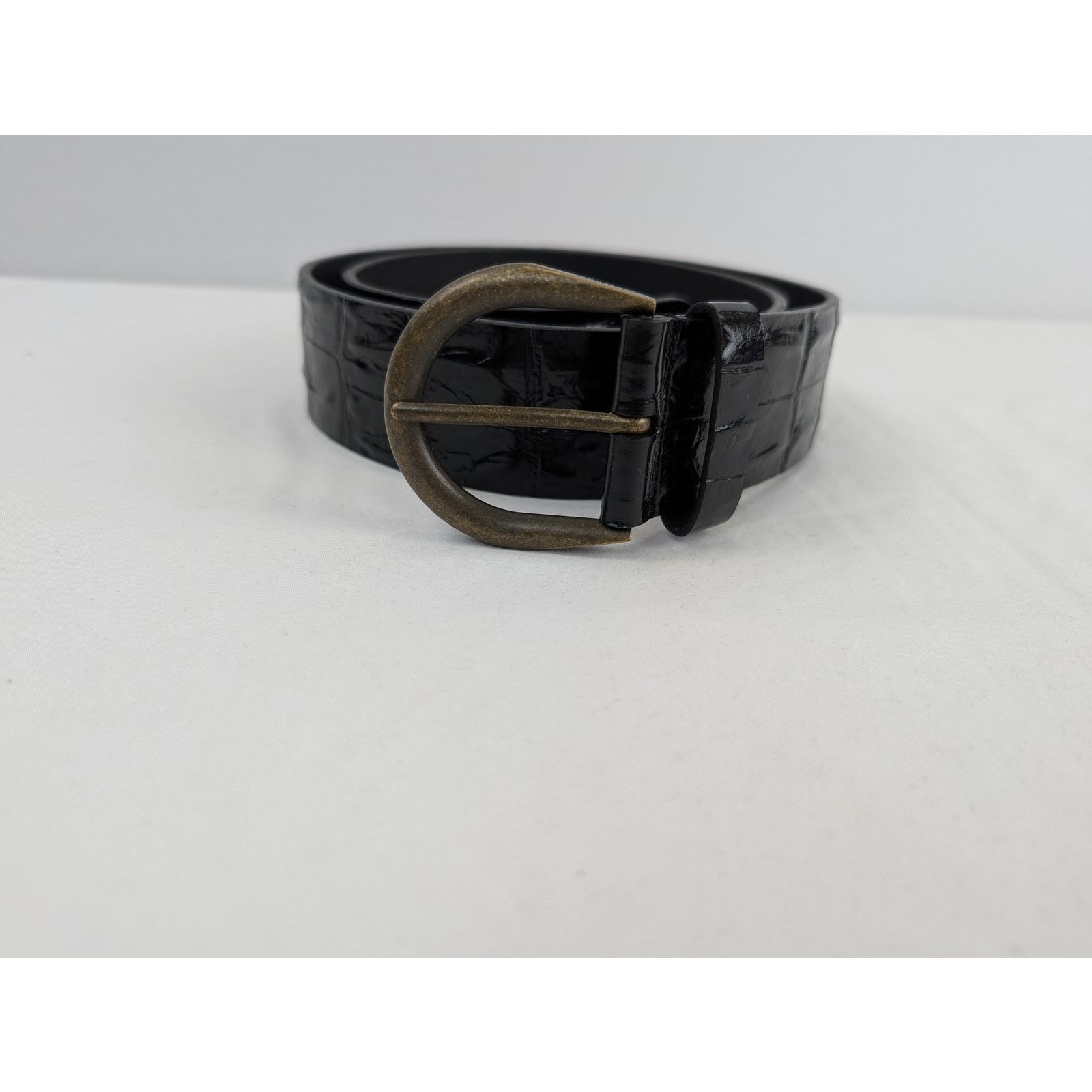Saint Laurent Paris o1rshd1 Q:2 / Size: 95 / Croc Embossed Belt in Black Size 38 - 1 Thumbnail
