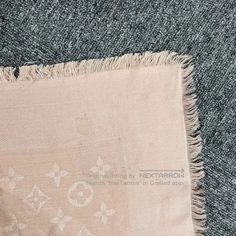 Louis Vuitton Louis Vuitton monogram pink, aged wool and silk shawl sc Size ONE SIZE - 8 Thumbnail
