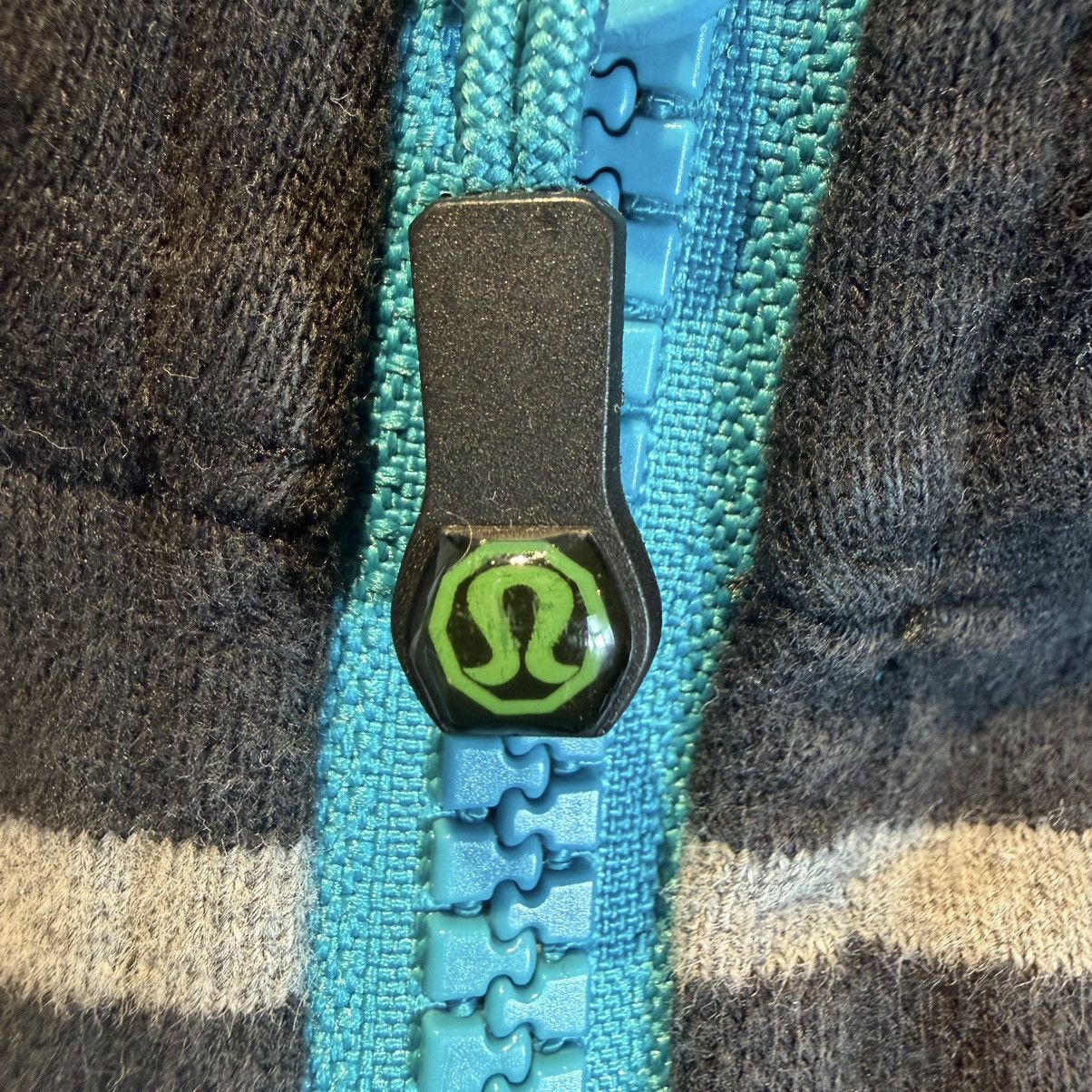 Lululemon VTG Lululemon Zip Hoodie Black Blue/Grey/White Stripes Size US L / EU 52-54 / 3 - 3 Thumbnail