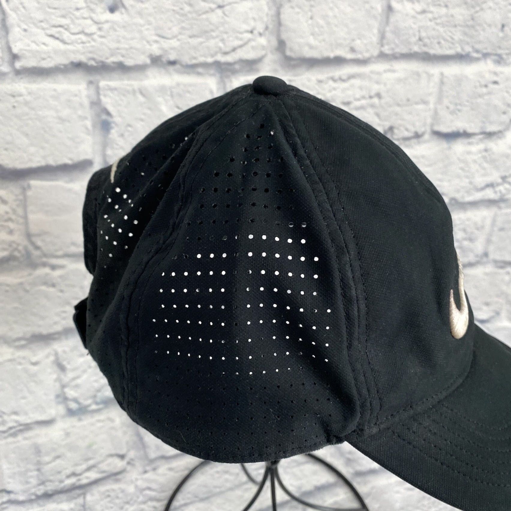 Nike Nike Baseball Golf Hat Strapback Adjustable Embroidered Swoosh Vented Black Hat Size ONE SIZE - 4 Thumbnail